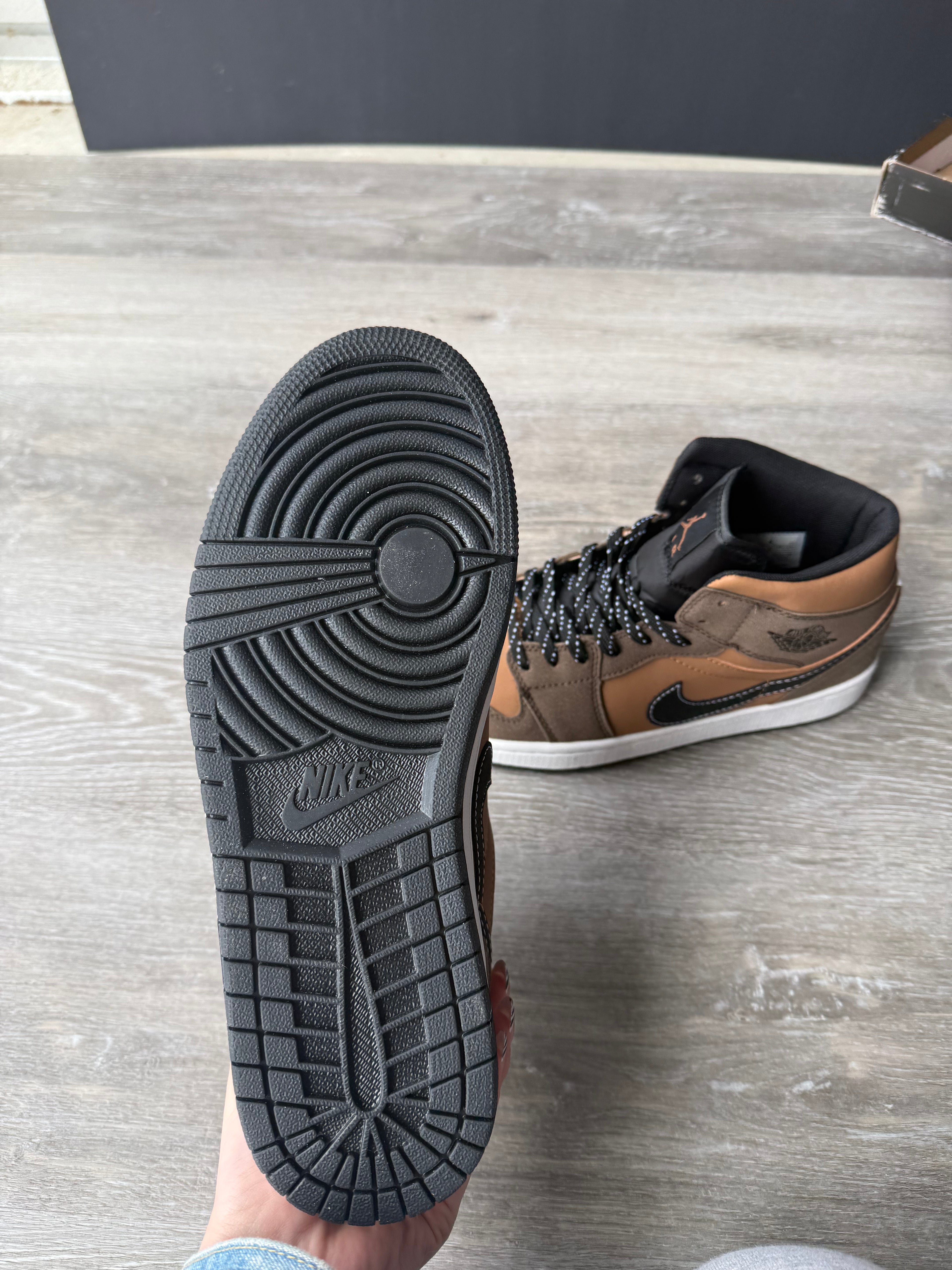 Nike Air Jordan 1 Mid SE 'Dark Chocolate' size 12