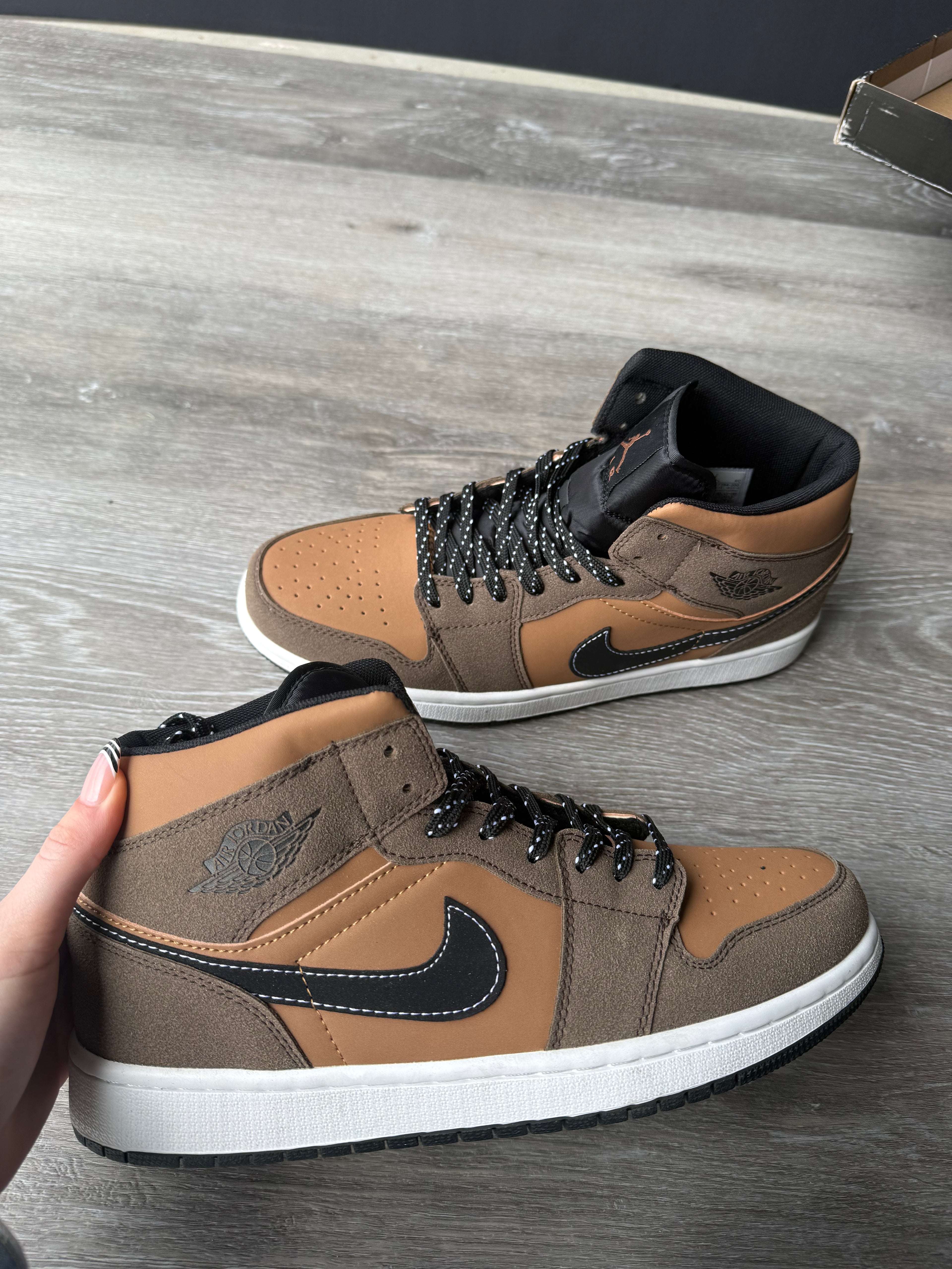 Nike Air Jordan 1 Mid SE 'Dark Chocolate' size 12