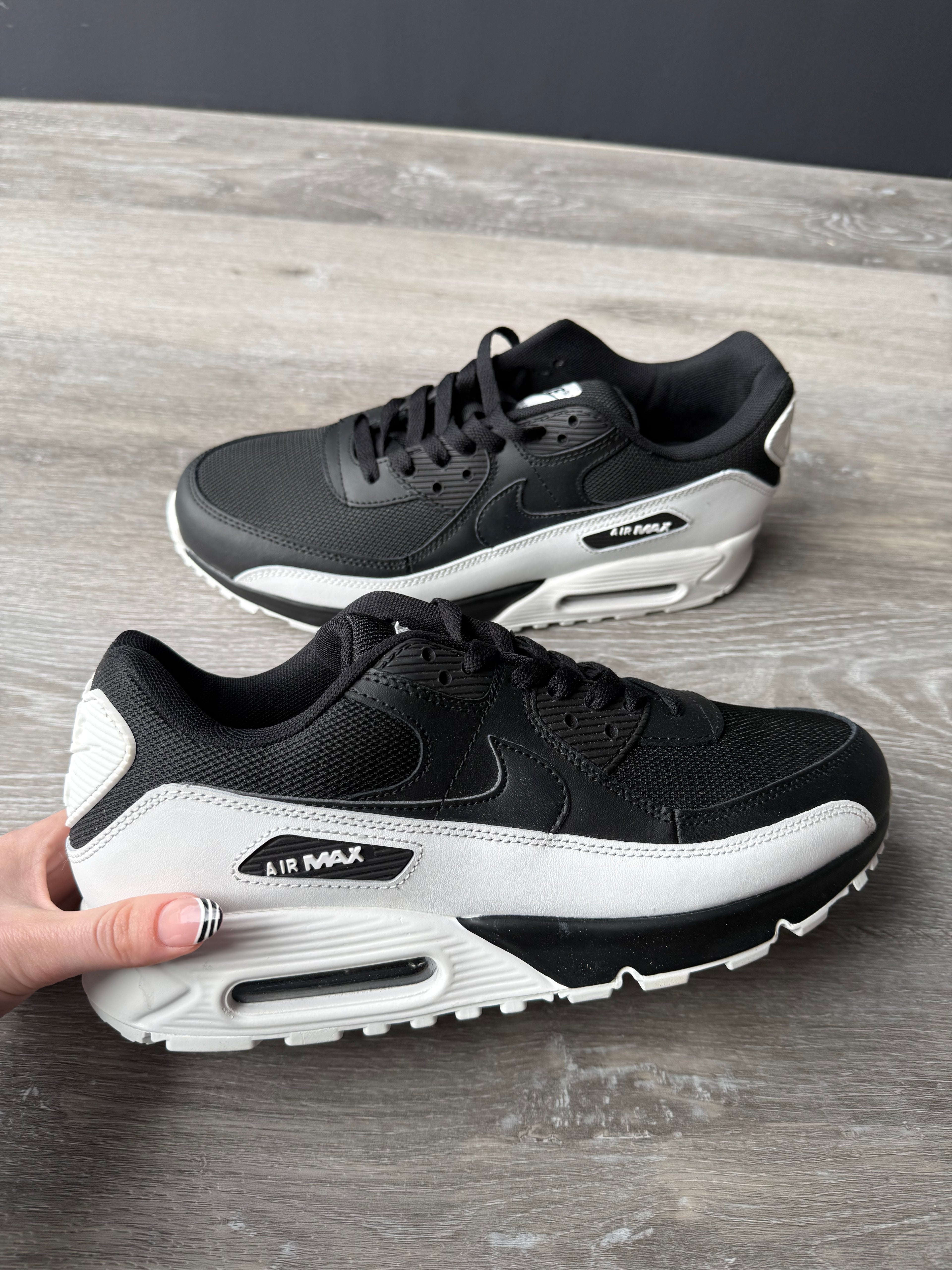 Nike Air Max 90 Essential Sneakers size 11