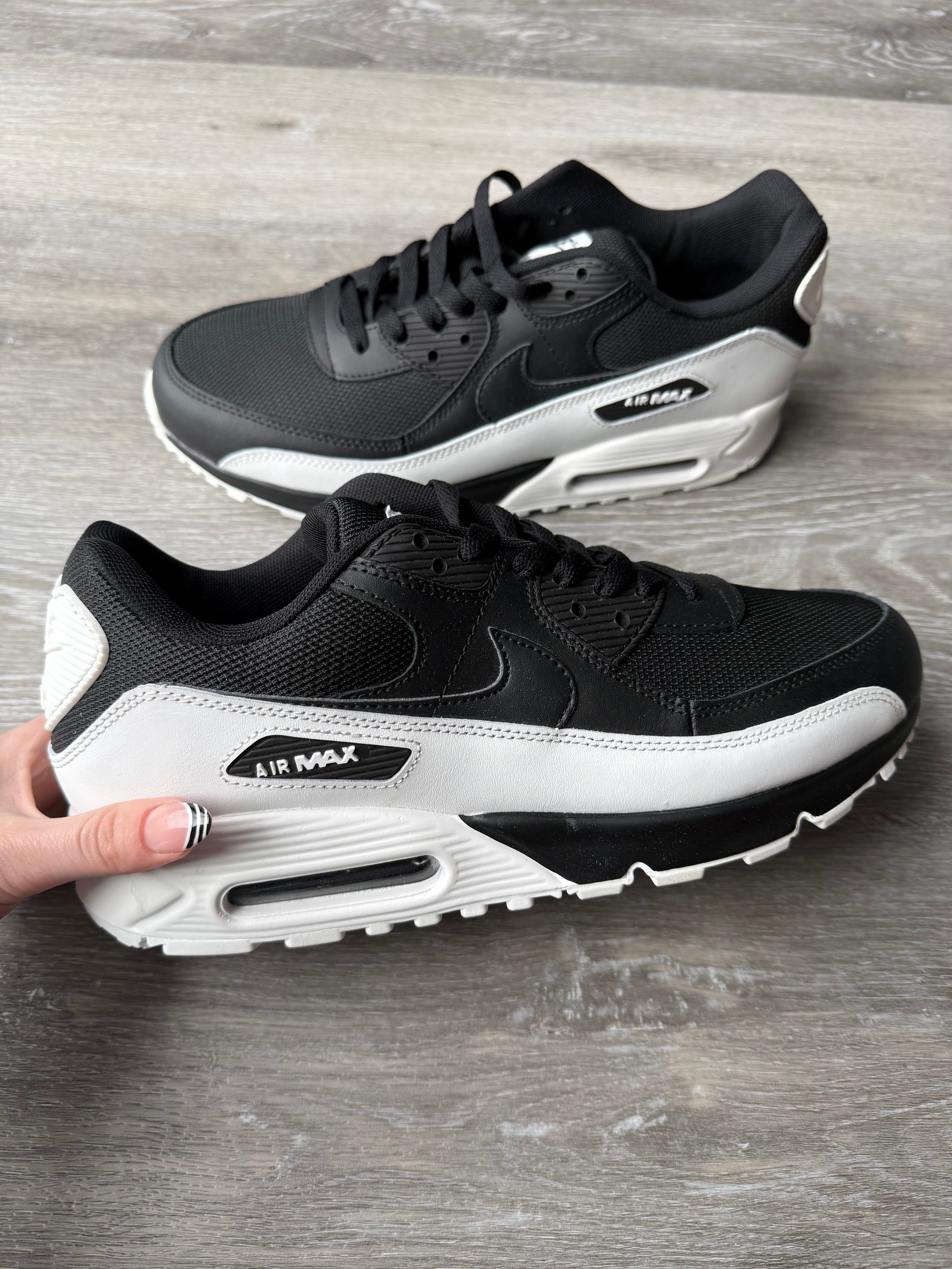Nike Air Max 90 Essential Sneakers size 11