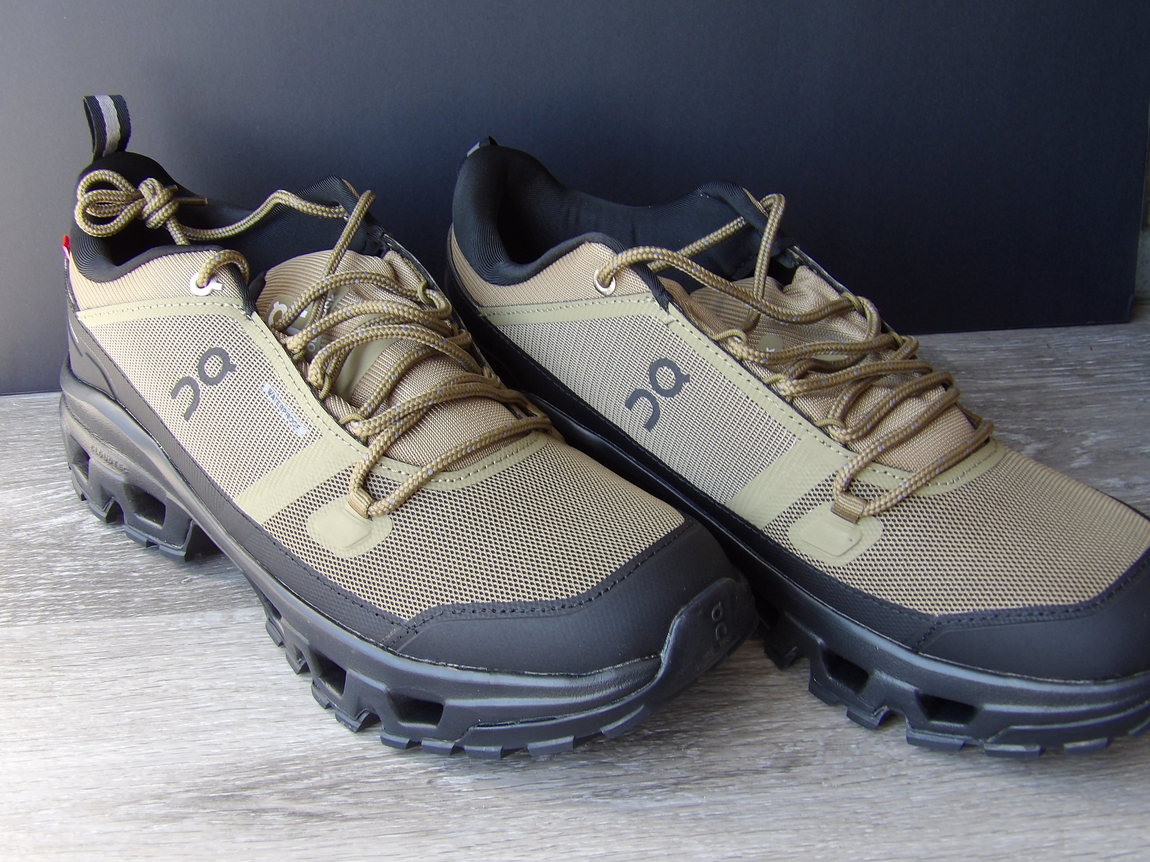 On Cloud Cloudrock Low WP MENS Size 11  -  Waterproof and Breathable!