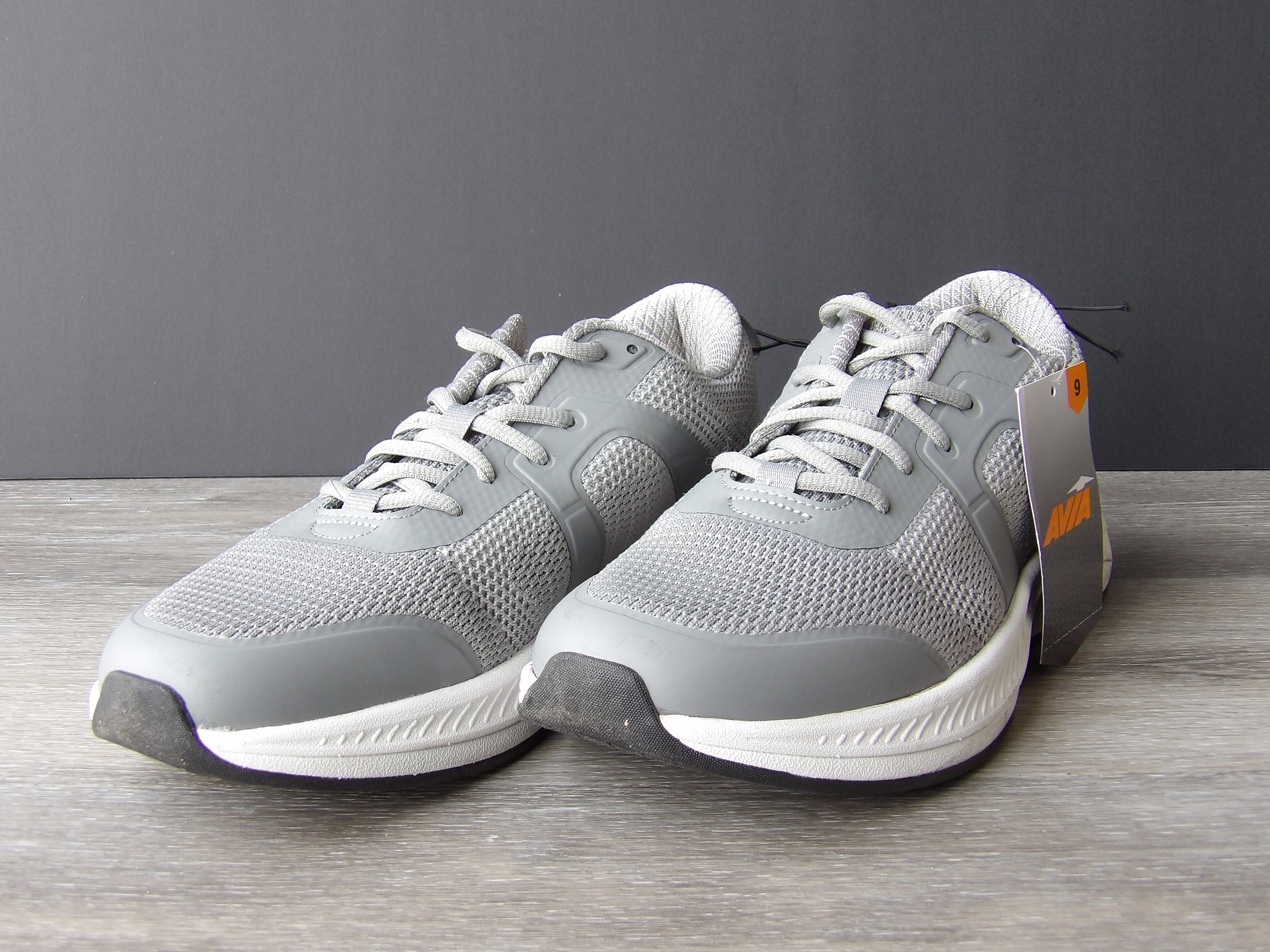 Avia Mens Gray Tennis Shoes size 9