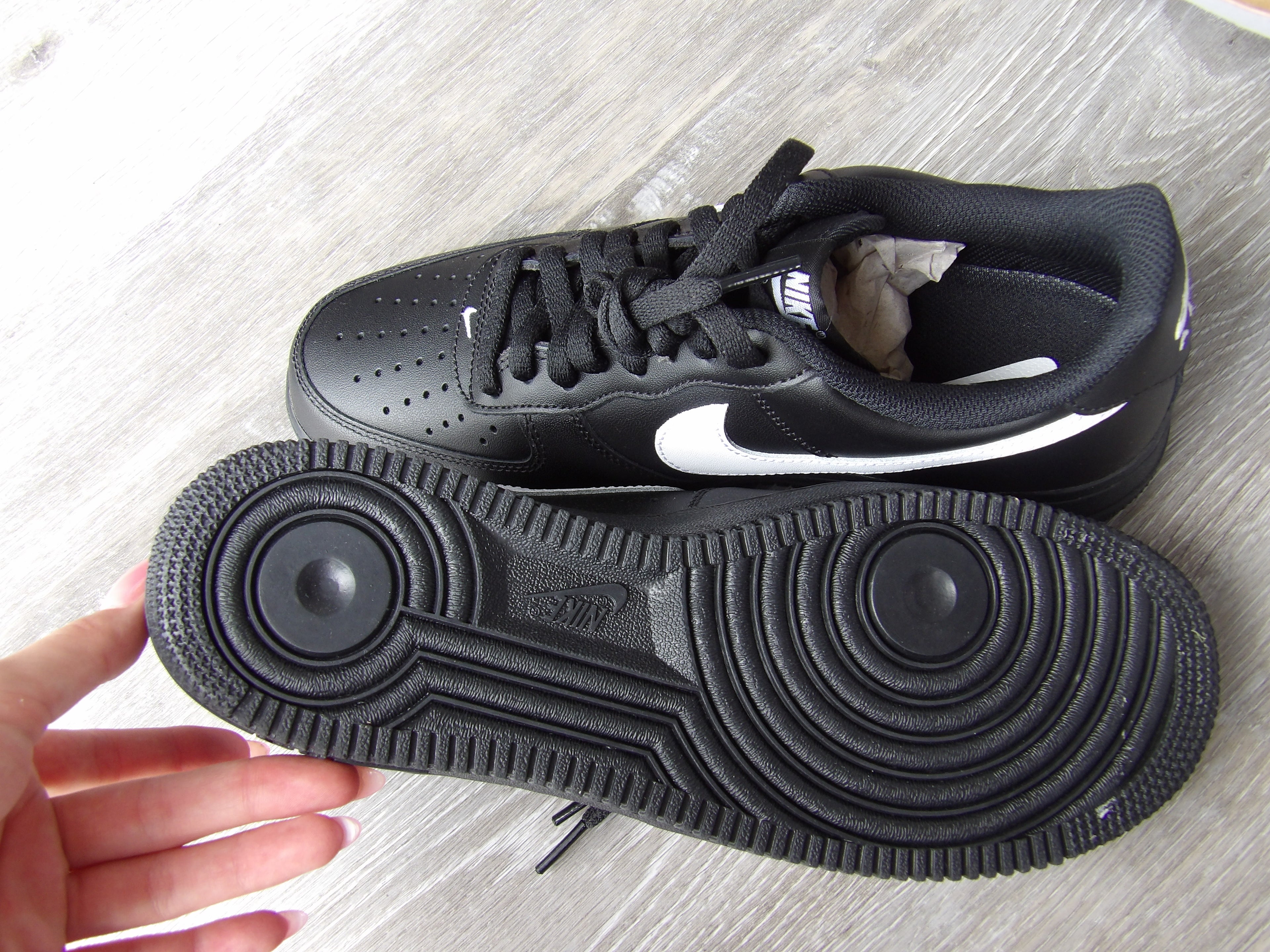 Nike Air Force '07 Black/White size 8