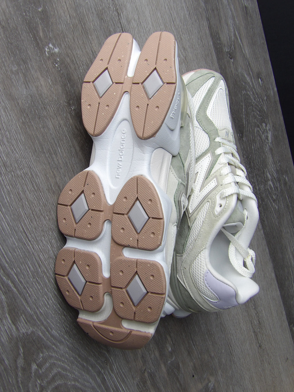 New Balance 9060 Men Size 10