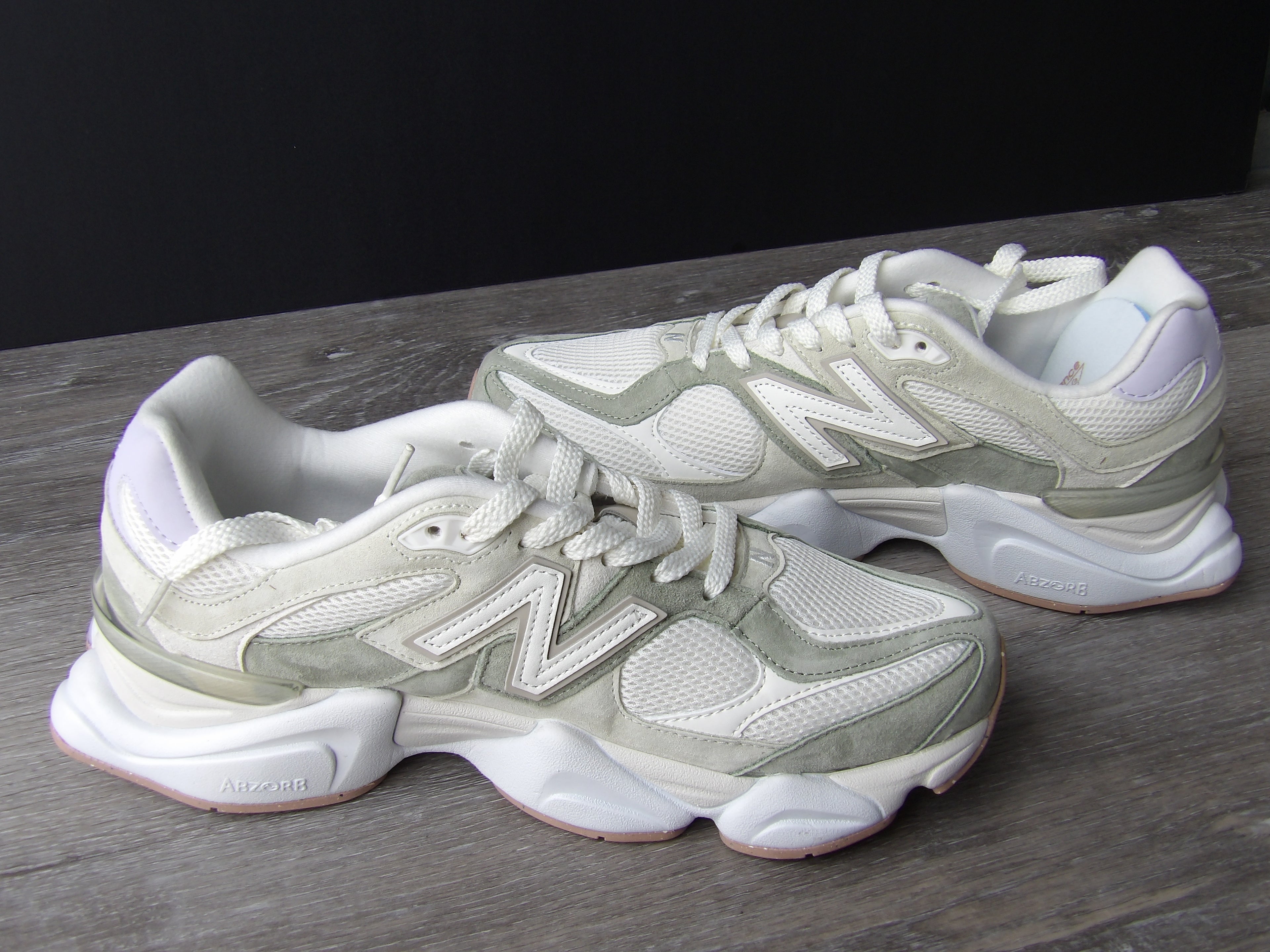 New Balance 9060 Men Size 10
