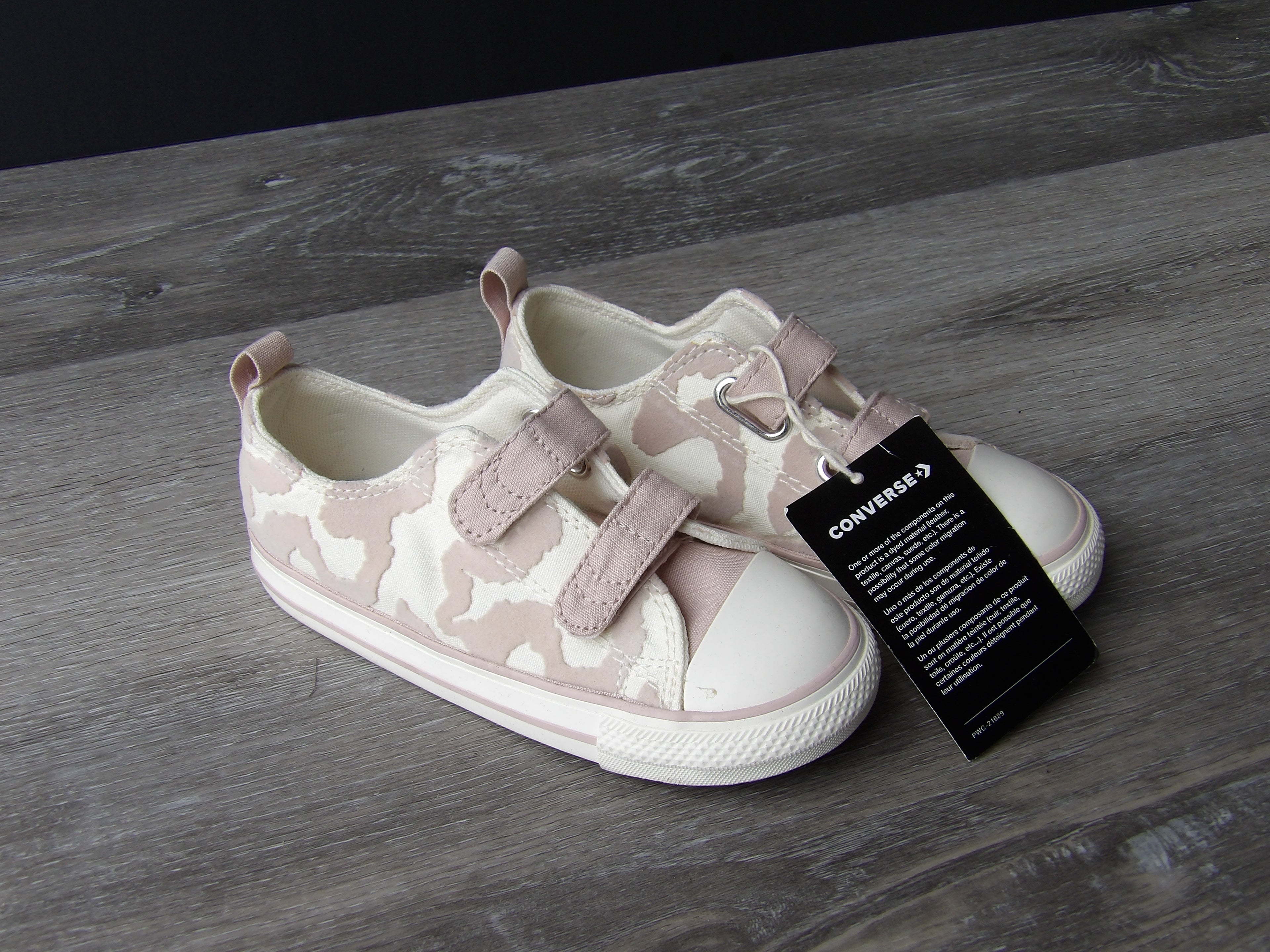 Converse kids Chuck Taylor All star 2v Oxford Sneakers size 10