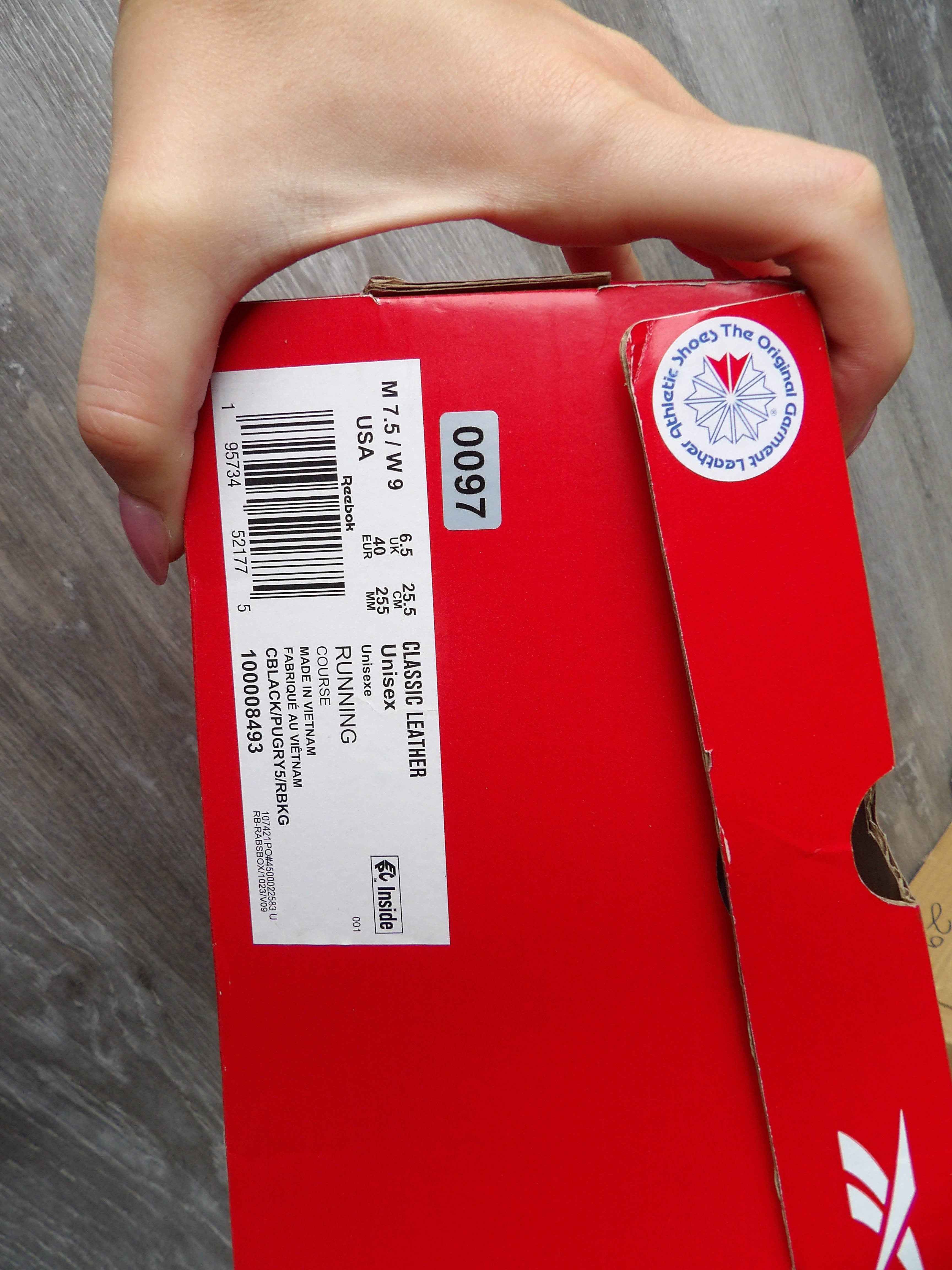 Reebok classic leather sneakers size 9