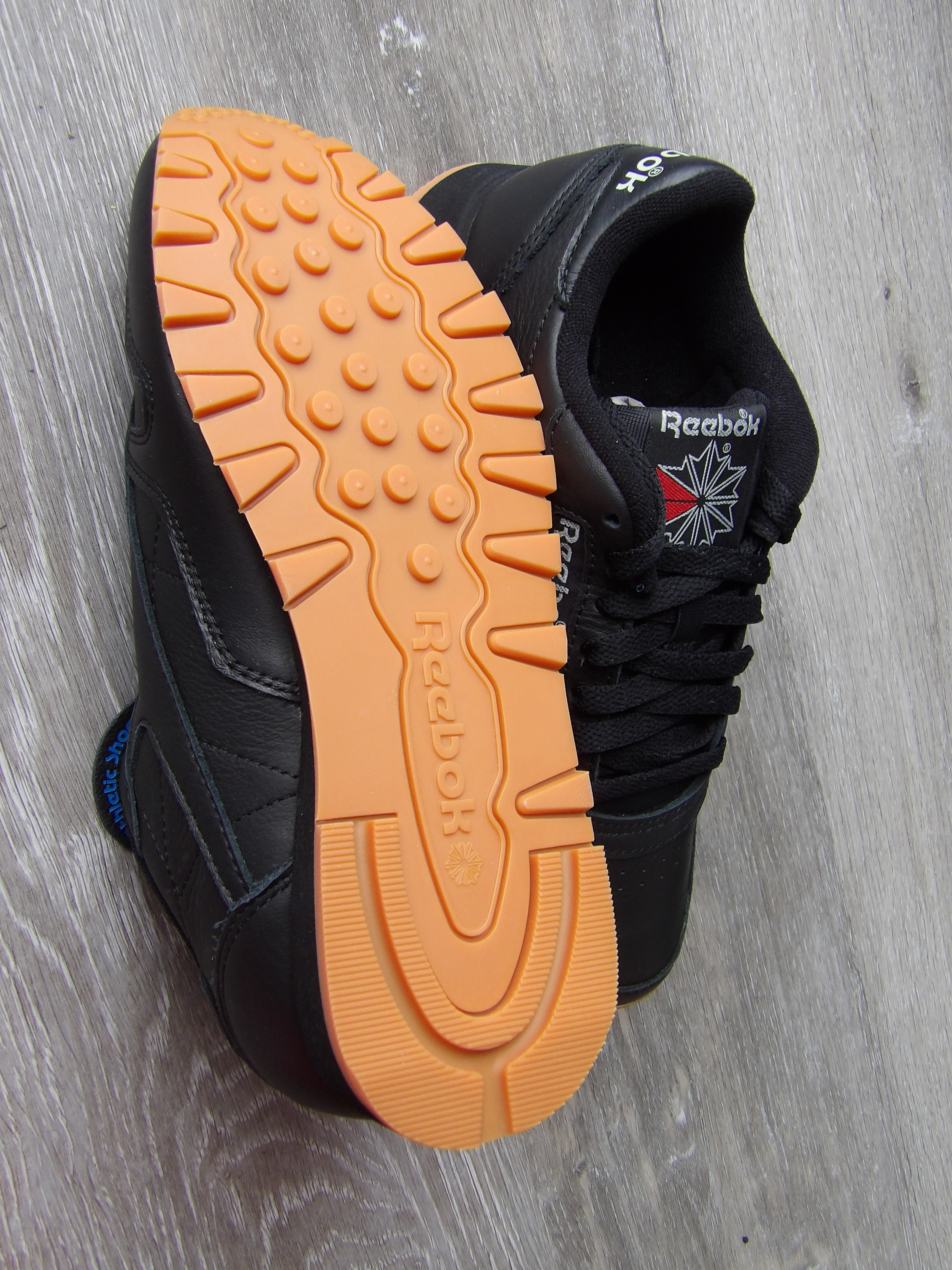 Reebok classic leather sneakers size 9
