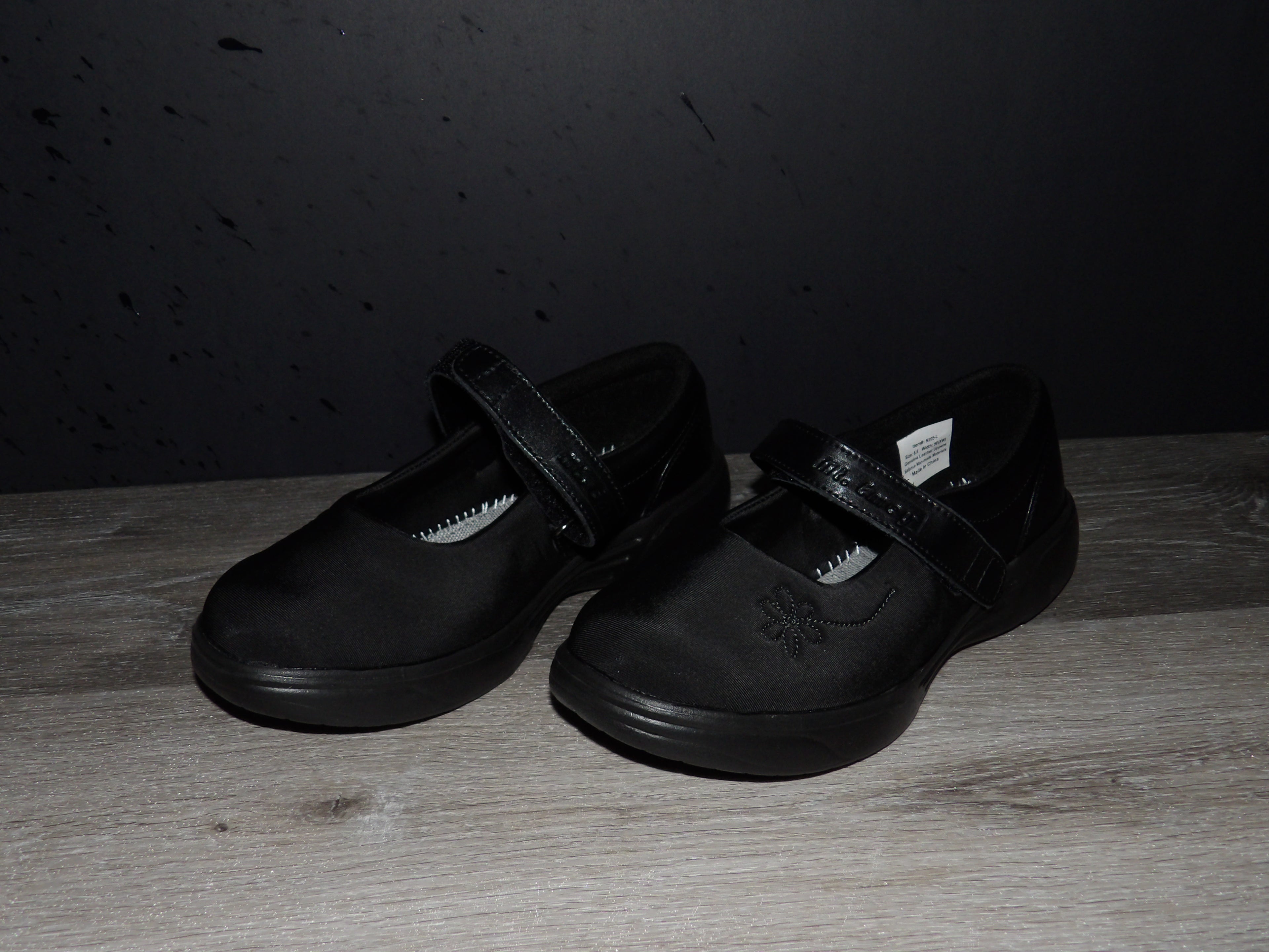 Apis Mt Emey 9205 Women's Strechable Mary Jane size 6.5