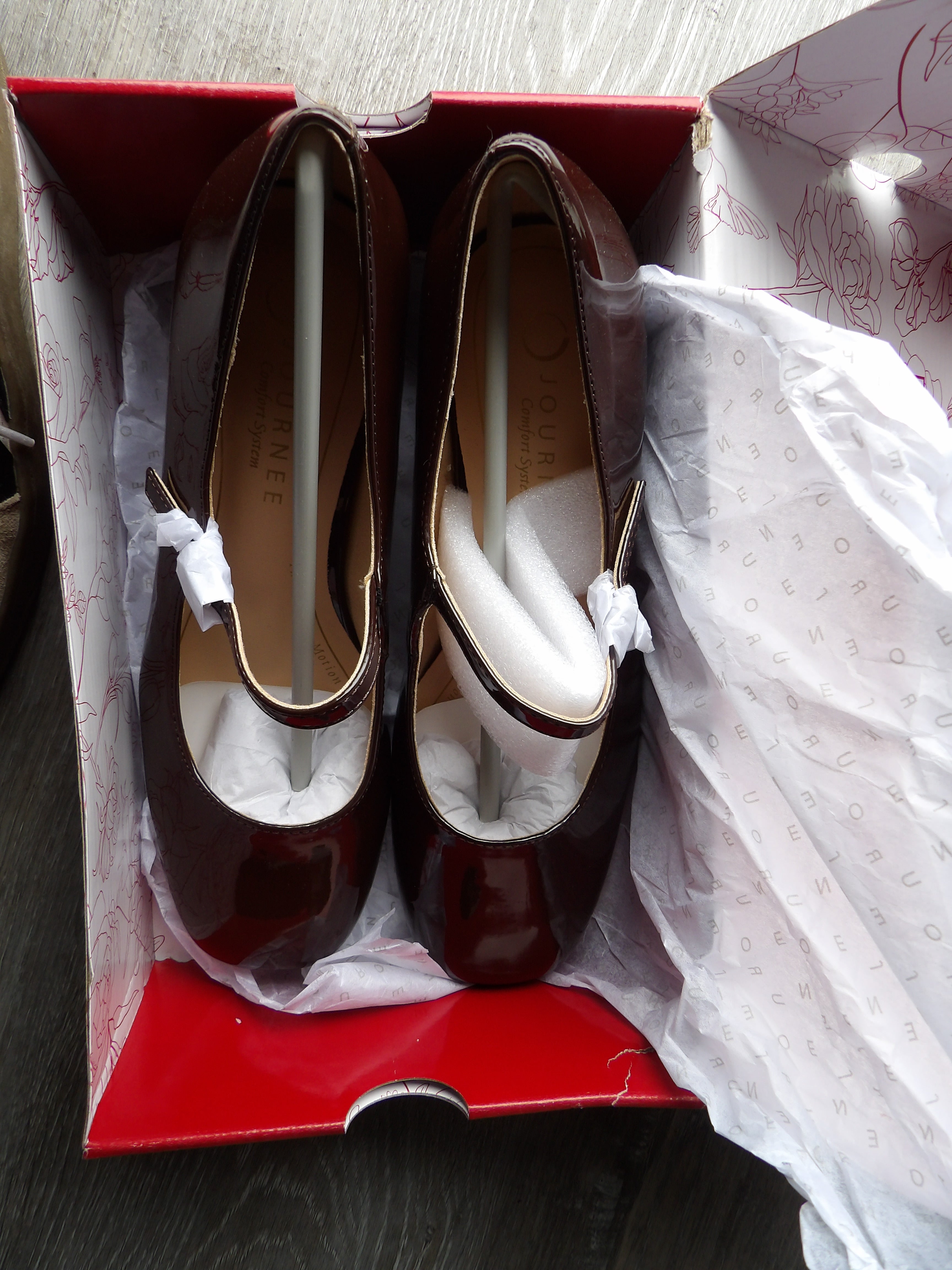Journee	Brown Patent Leather Sqaure Toe Mary Jane Chunky Heels size 7.5