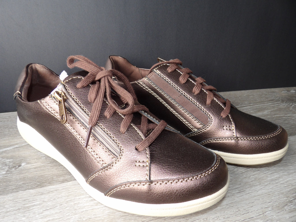 Clarks Bryianne Bayla sneaker size 10
