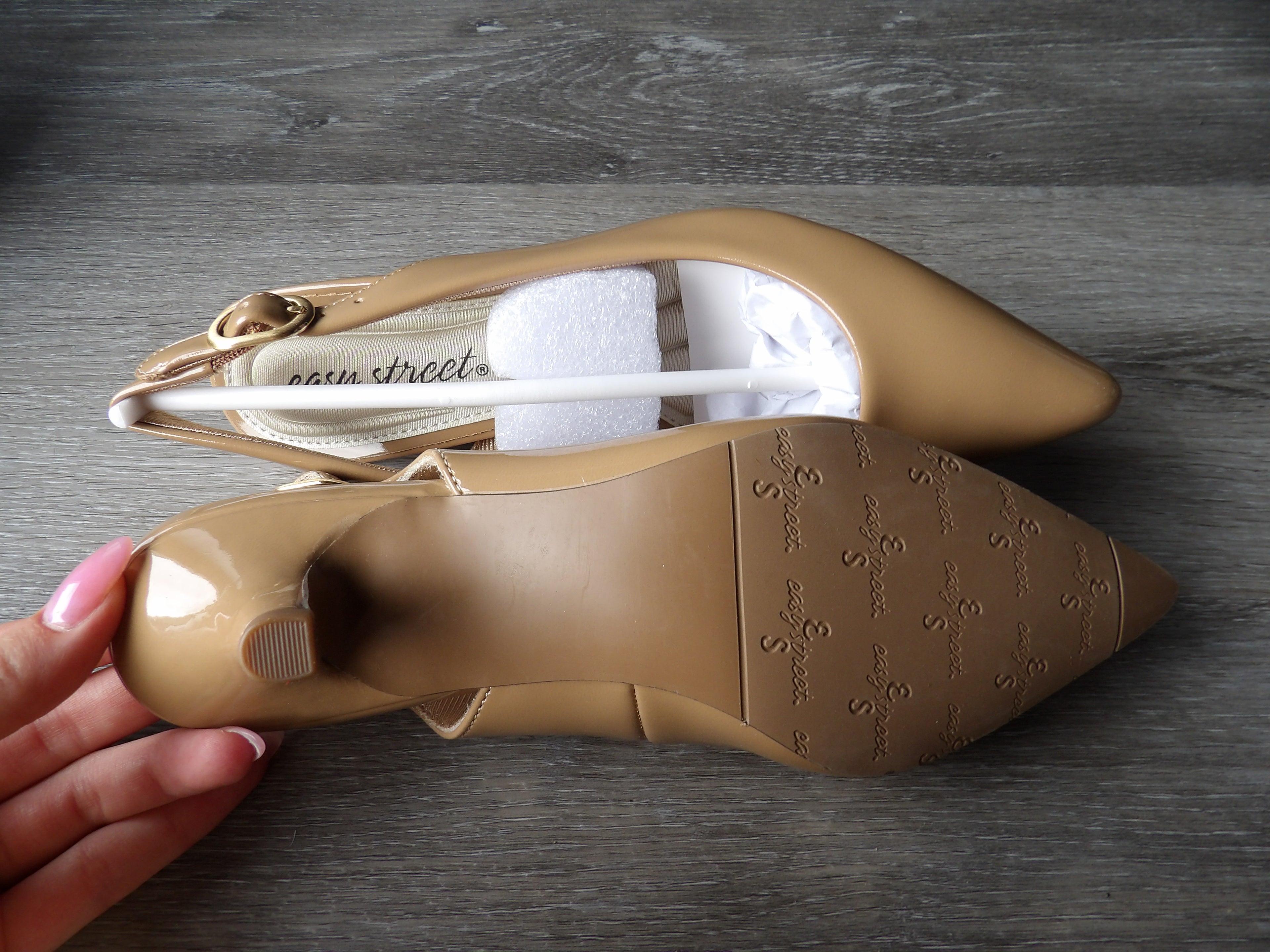 Easy Street Beige Slingback Heels size 5