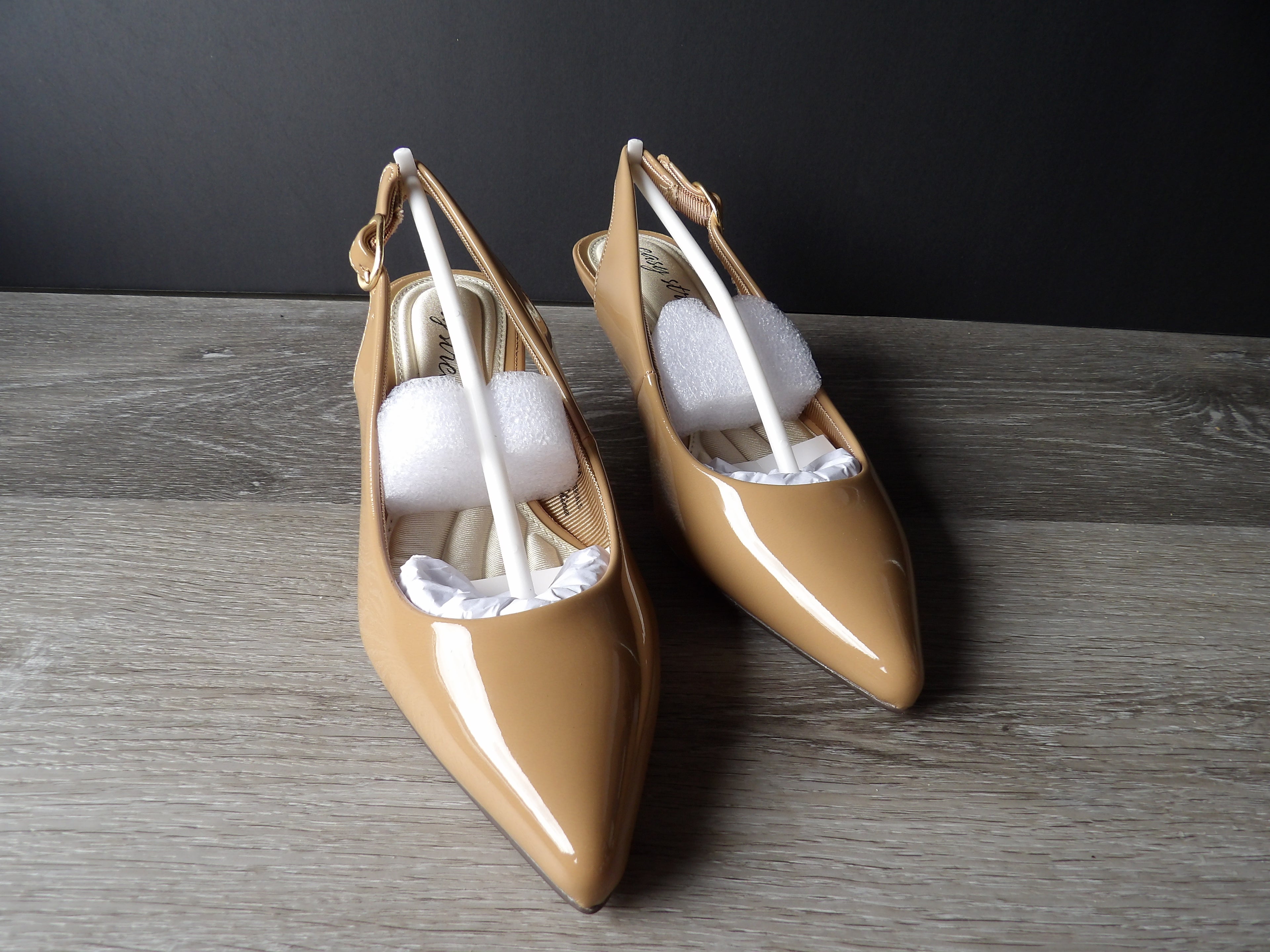 Easy Street Beige Slingback Heels size 5