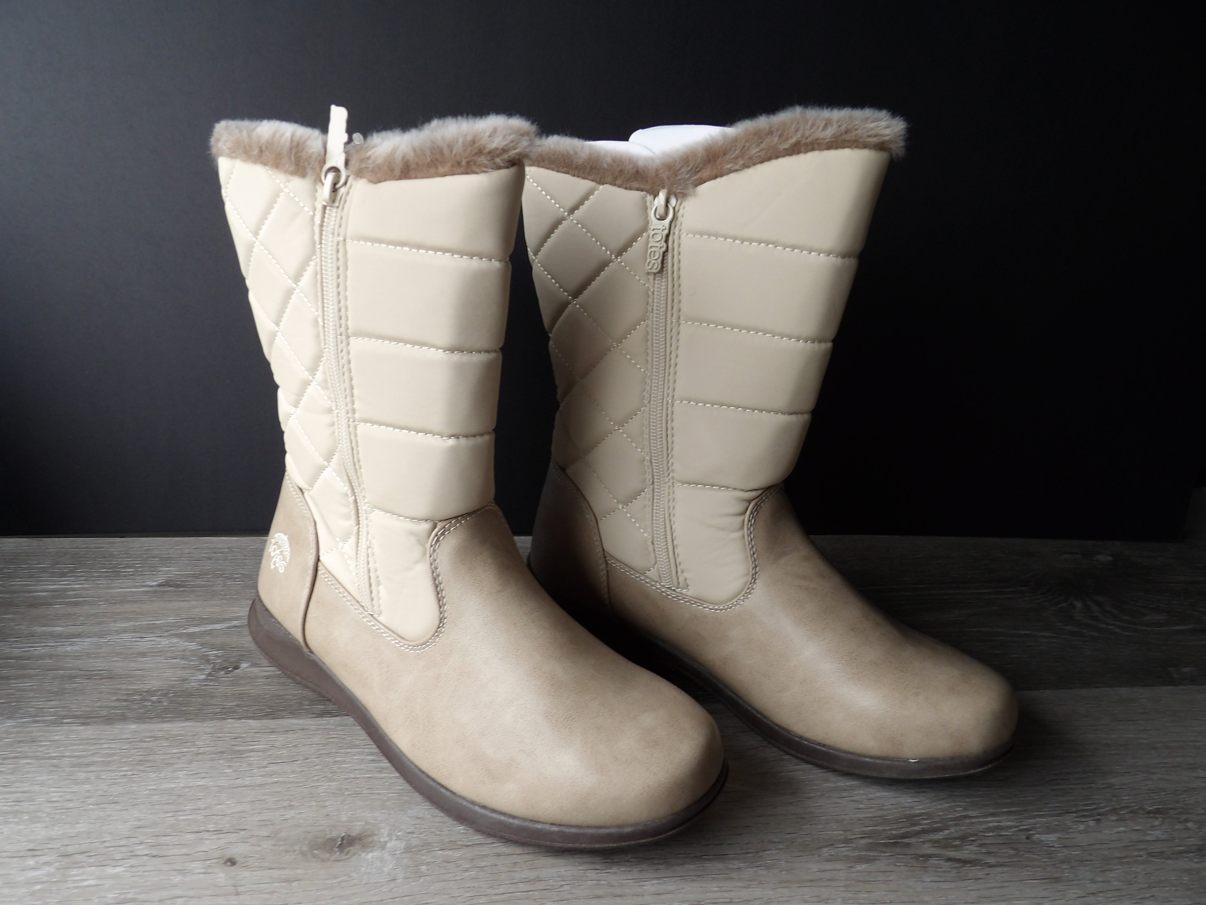 Totes Winter Boots with Faux Fur Trim size 8