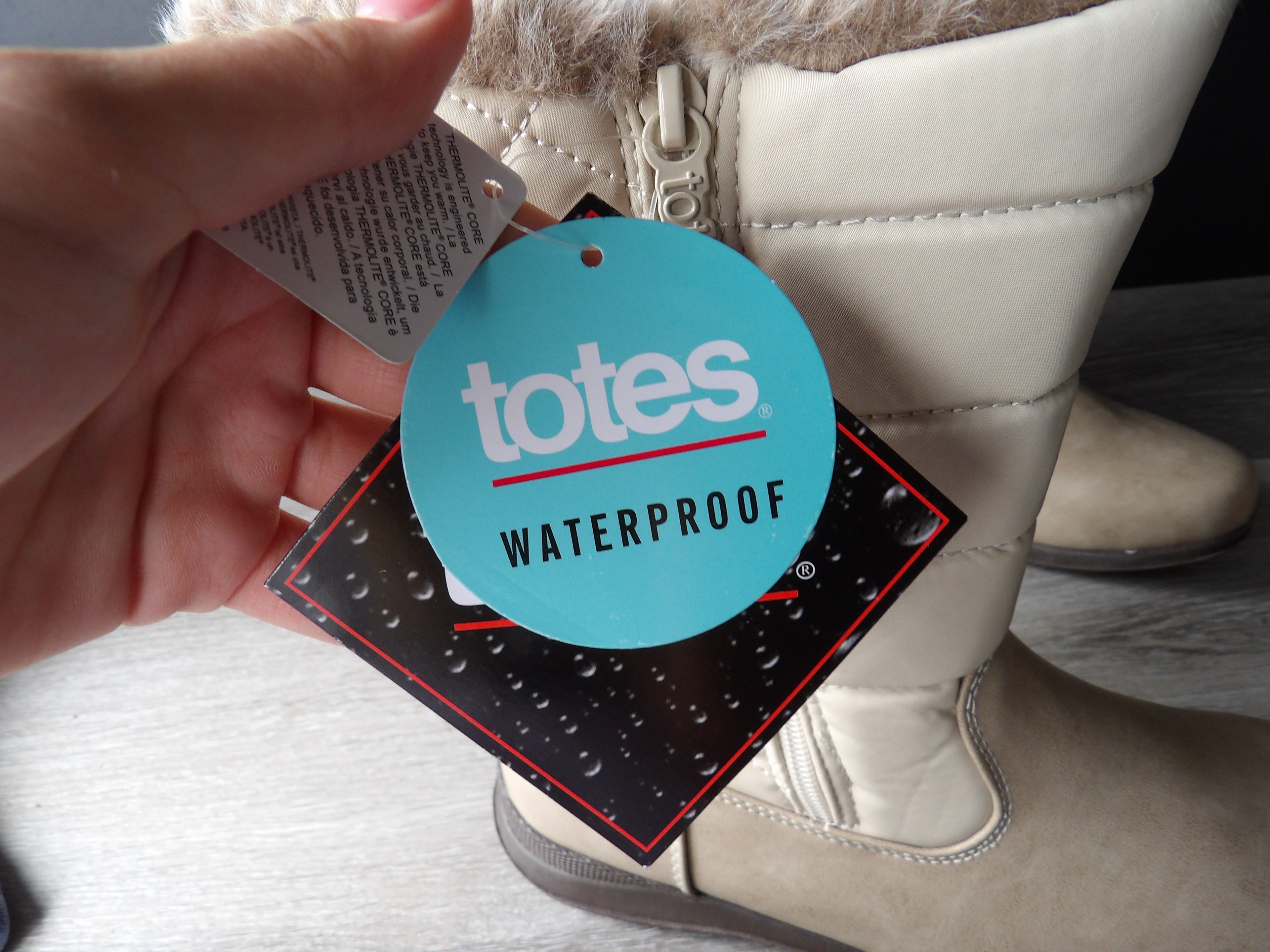 Totes Winter Boots with Faux Fur Trim size 8