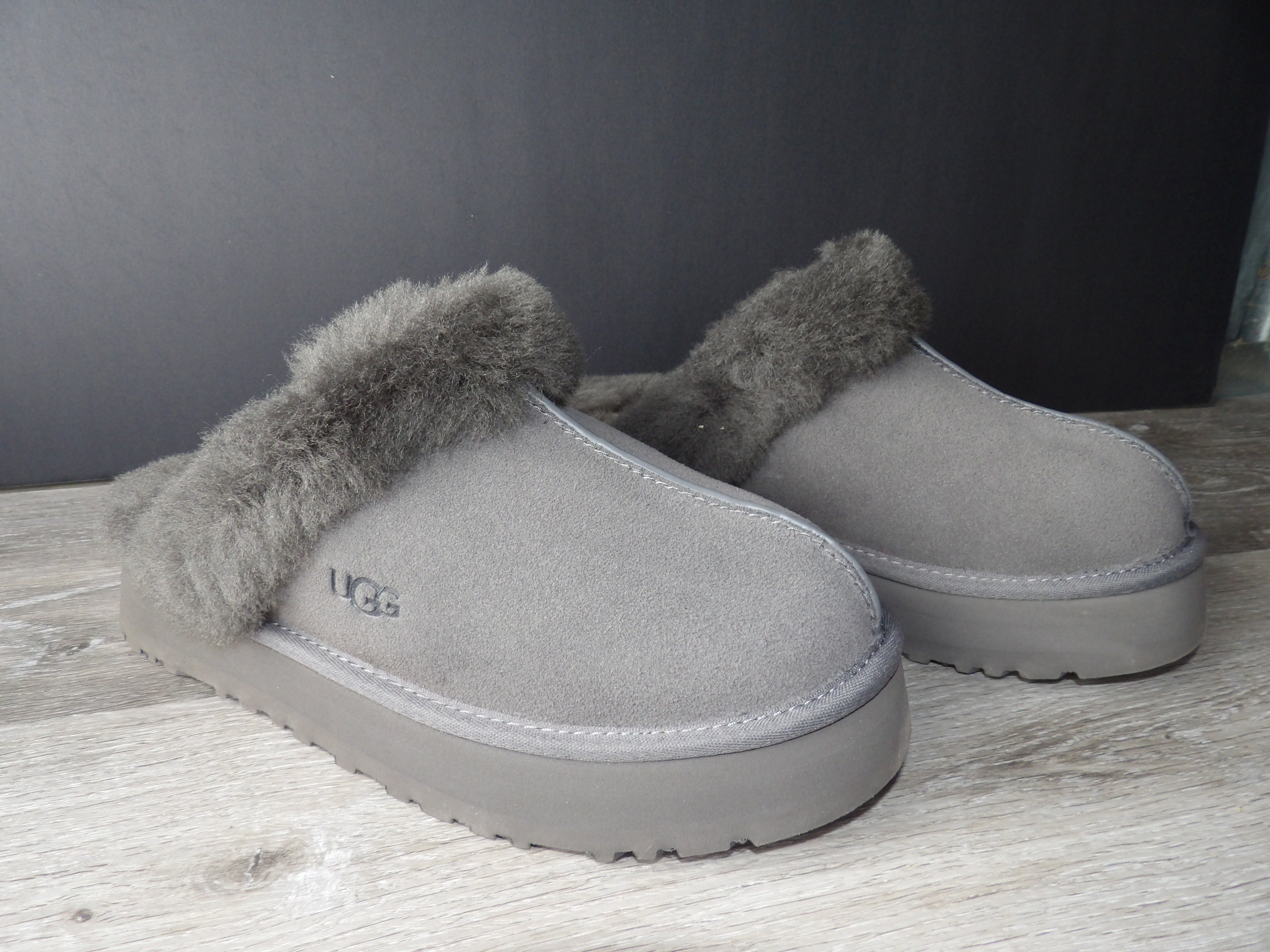 Ugg Disquette Womens Slippers size 9