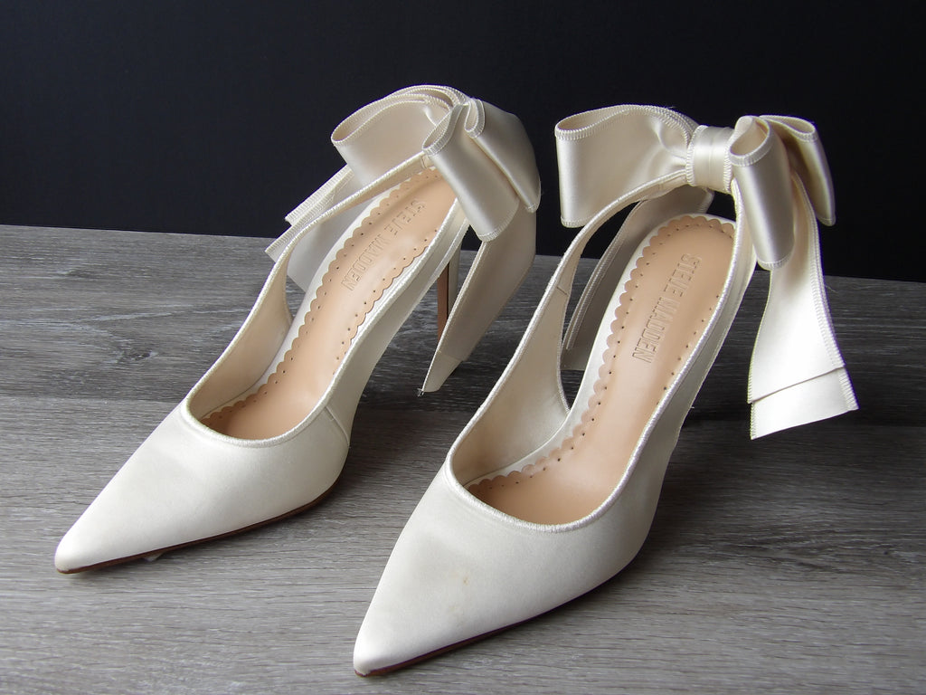Steve Madden Teacup Ivory Satin Pumps size 7.5