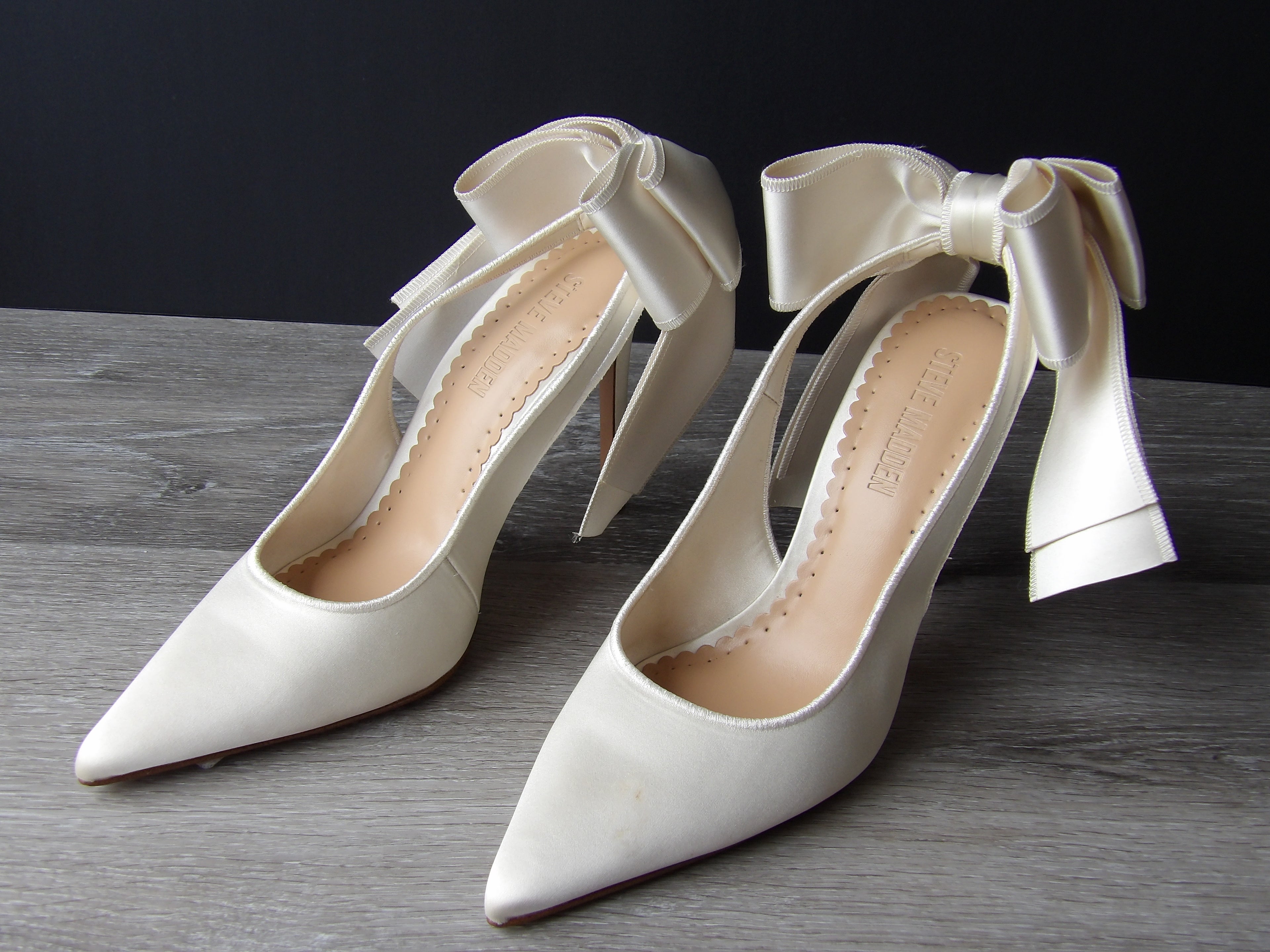 Steve Madden Teacup Ivory Satin Pumps size 7.5
