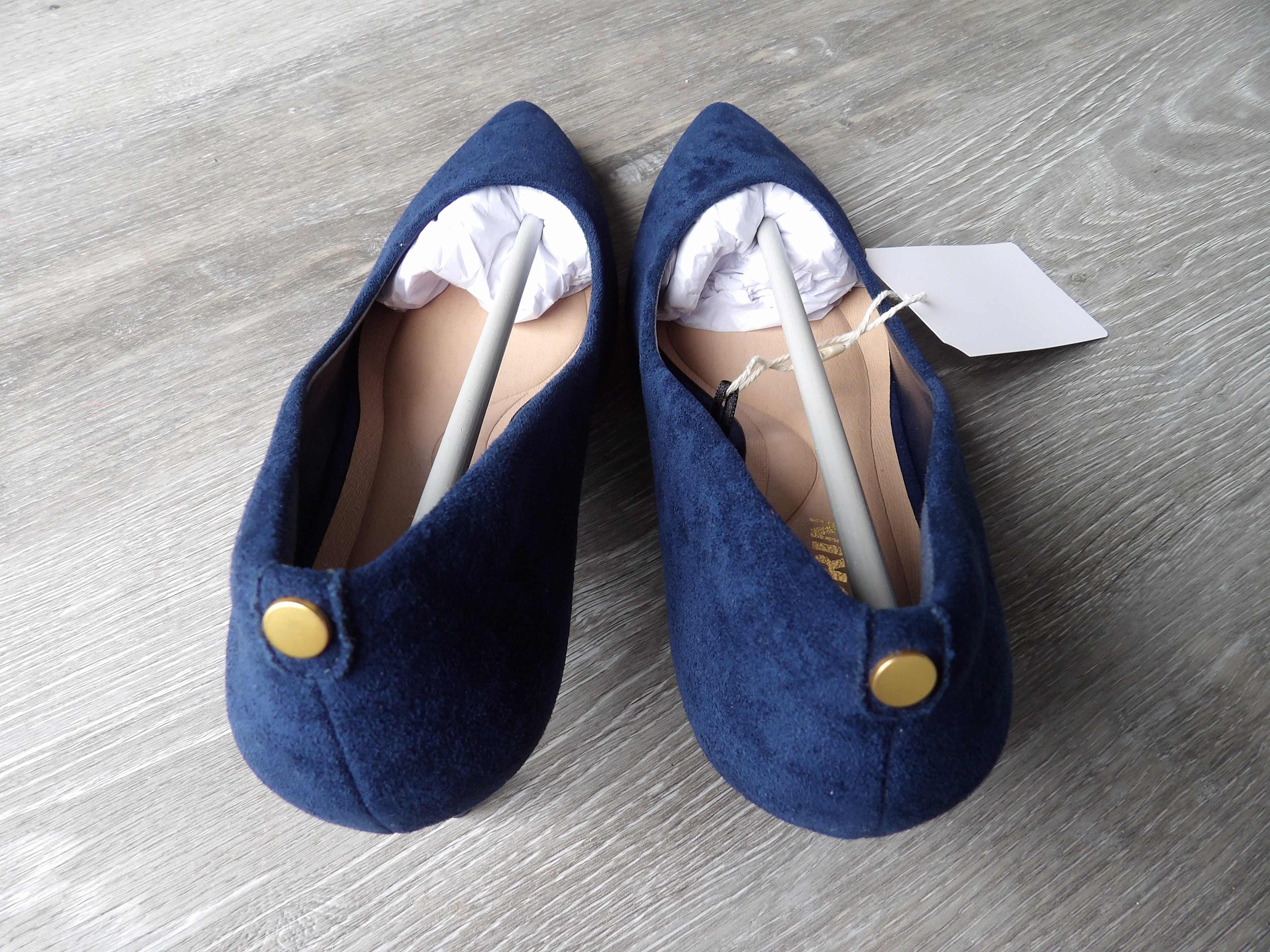 Zurin Suede Pointed Toe Slip on Pumps size 8