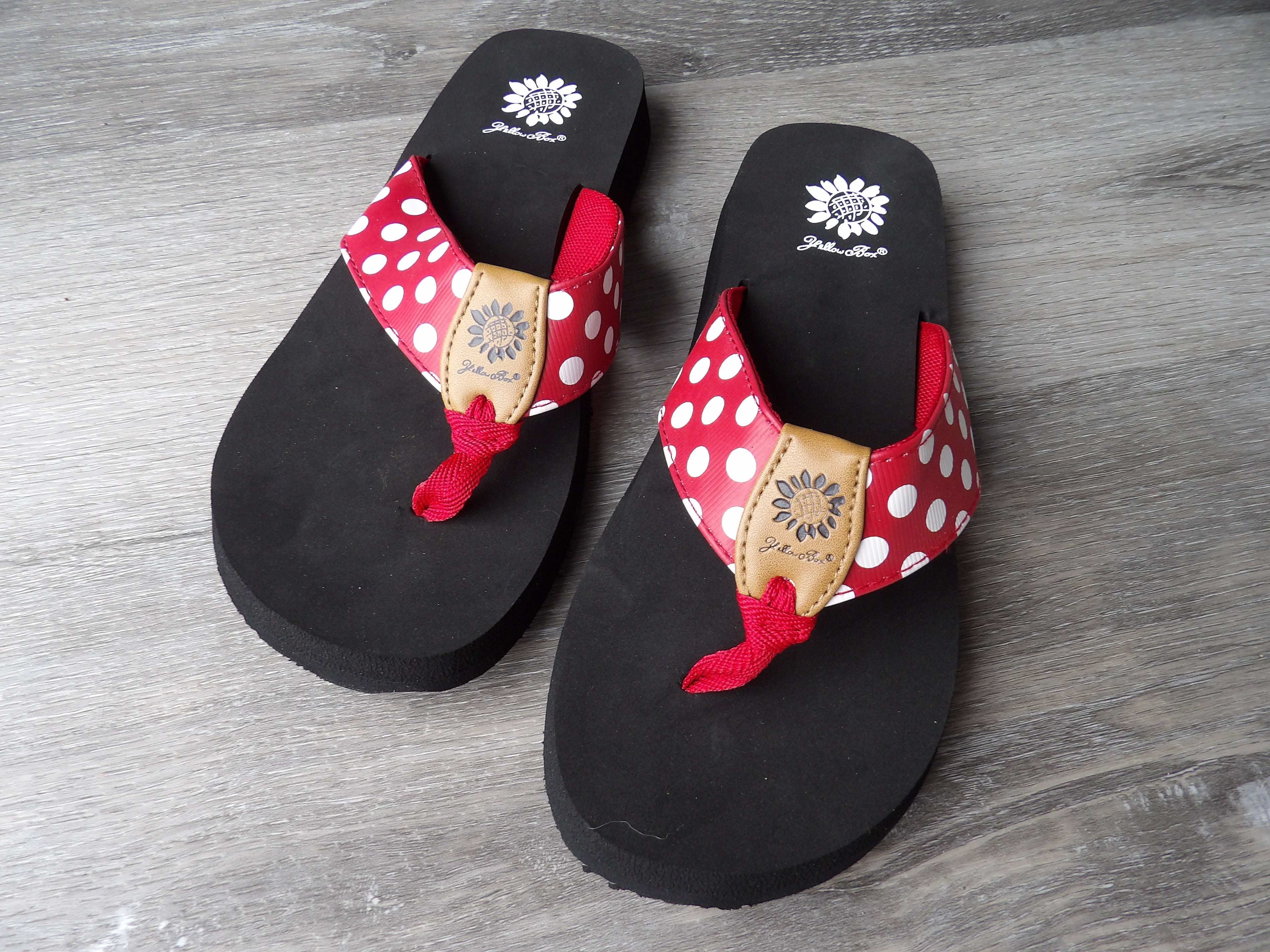 Yellowbox Y2K Red and White Polka Dot Flip Flops size 9