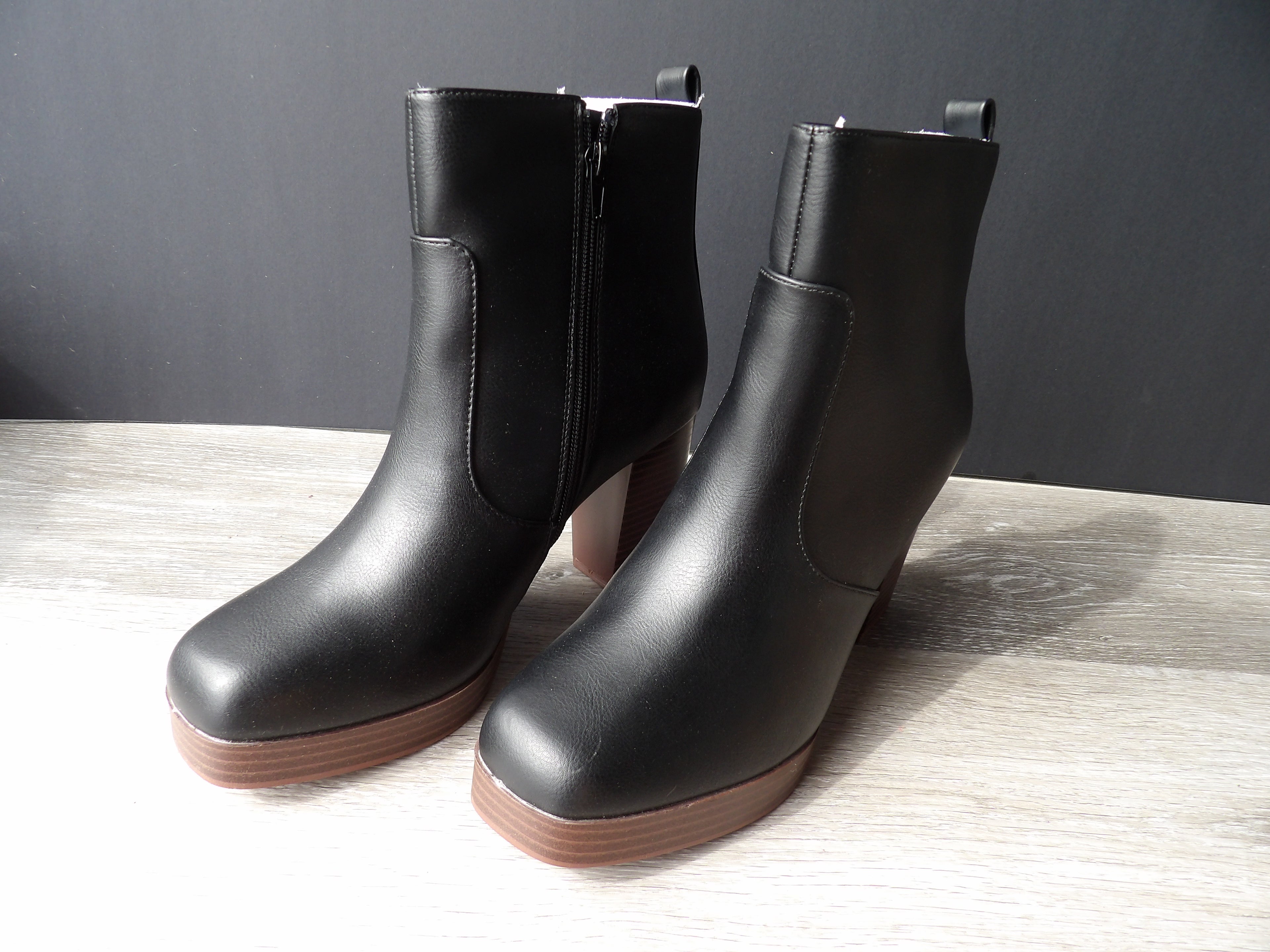 Sugar DV by Dolce Vita Marigold ankle boots size 9