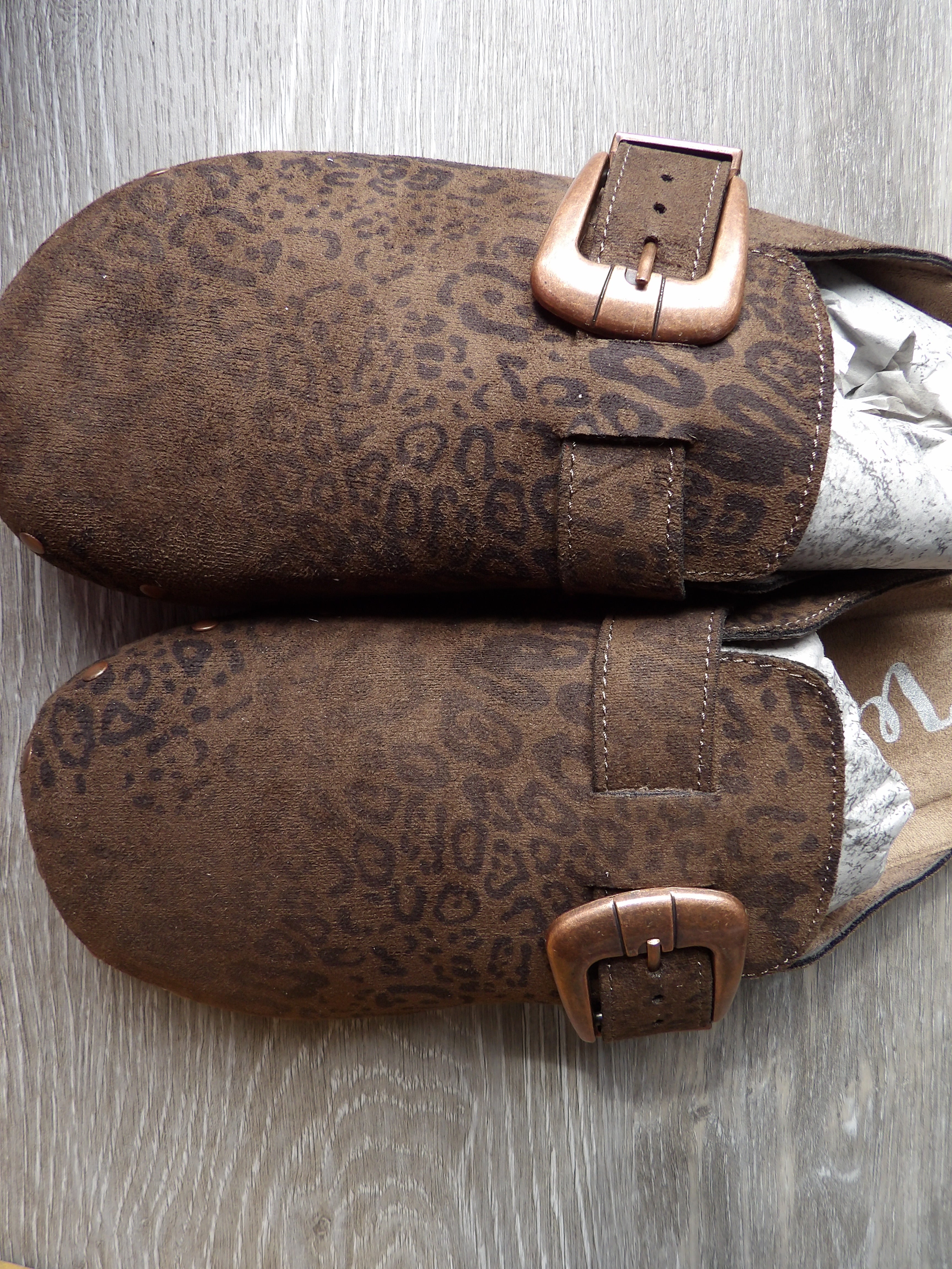 Very G Iris Leopard Mules size 9