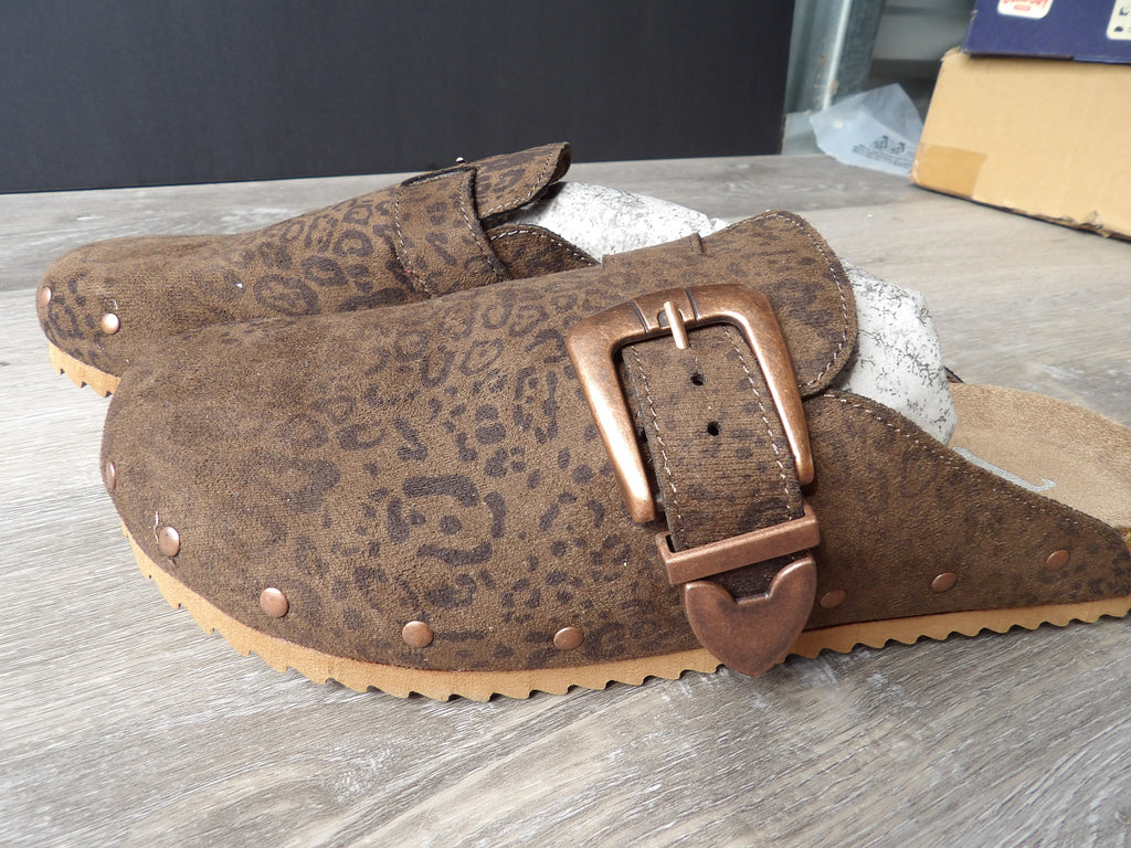 Very G Iris Leopard Mules size 9