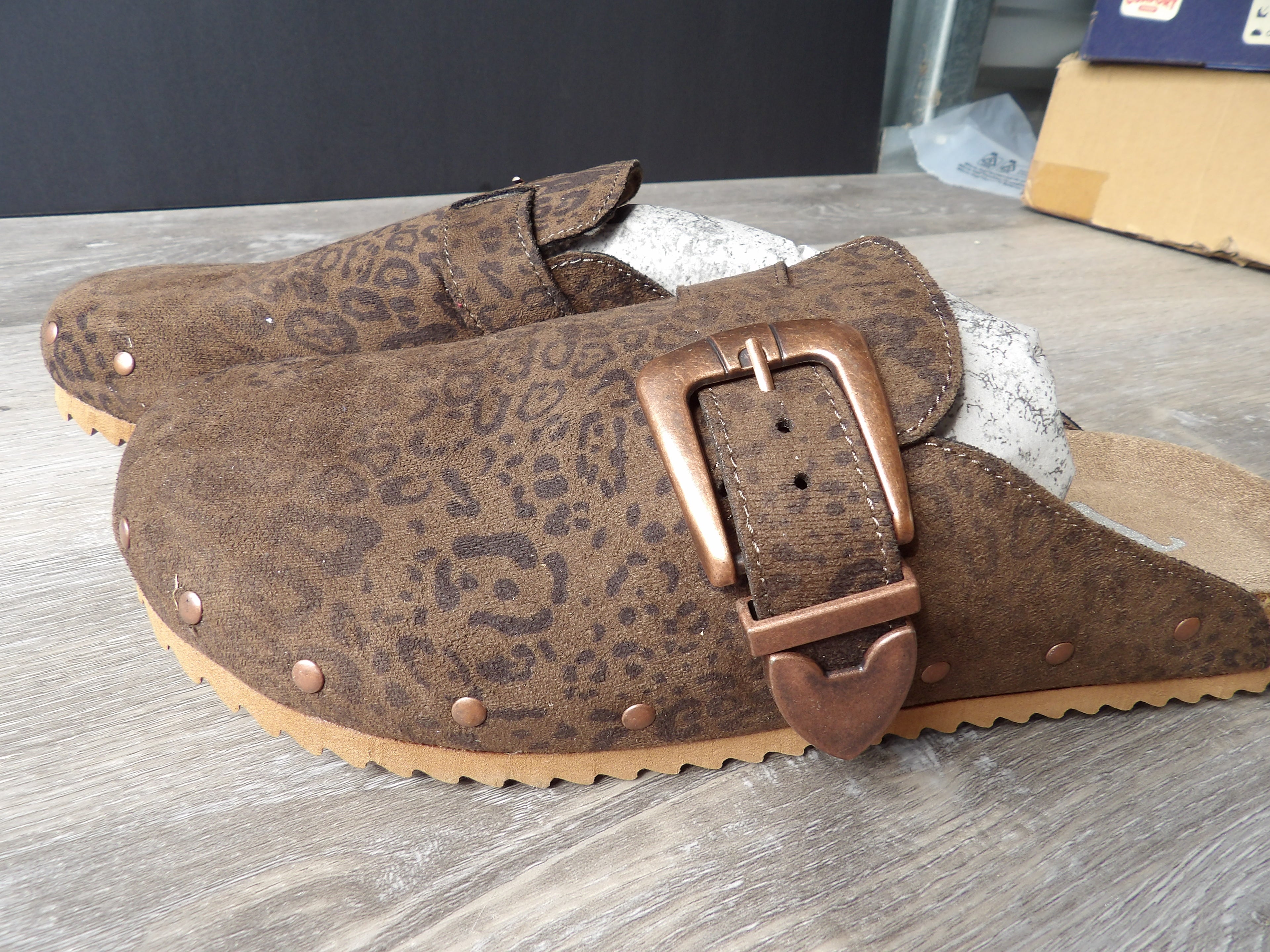 Very G Iris Leopard Mules size 9