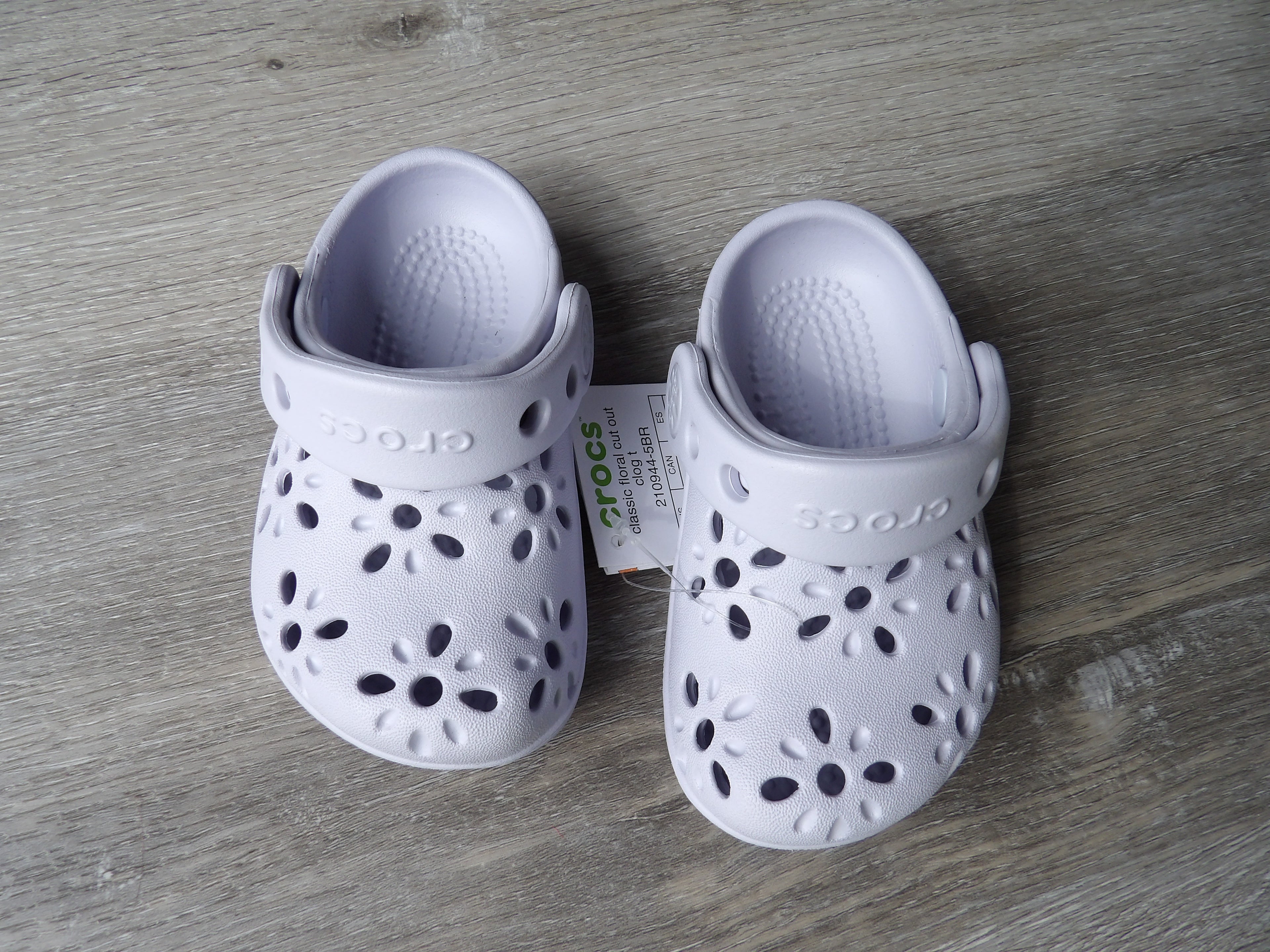 Crocs Floral Cut Out Kids Clogs size 5