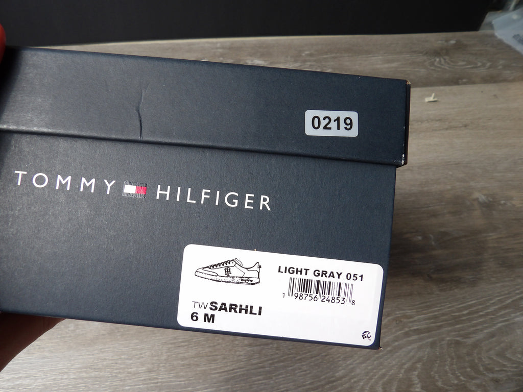 Tommy Hilfiger Women’s Sarhli Lace-Up Fashion Sneakers size 6
