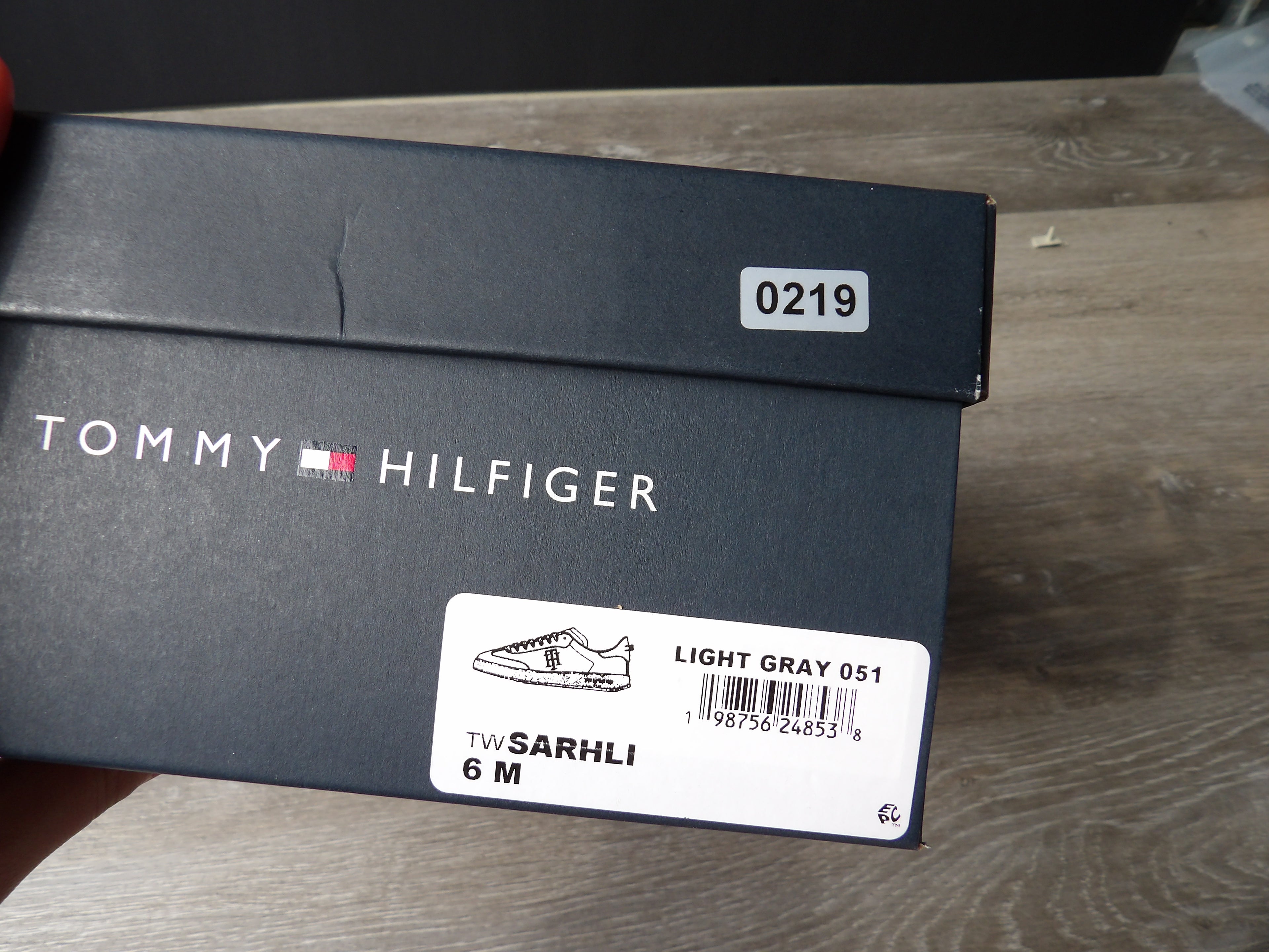 Tommy Hilfiger Women’s Sarhli Lace-Up Fashion Sneakers size 6