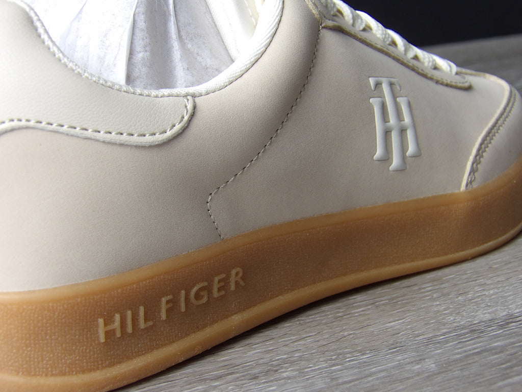 Tommy Hilfiger Women’s Sarhli Lace-Up Fashion Sneakers size 6