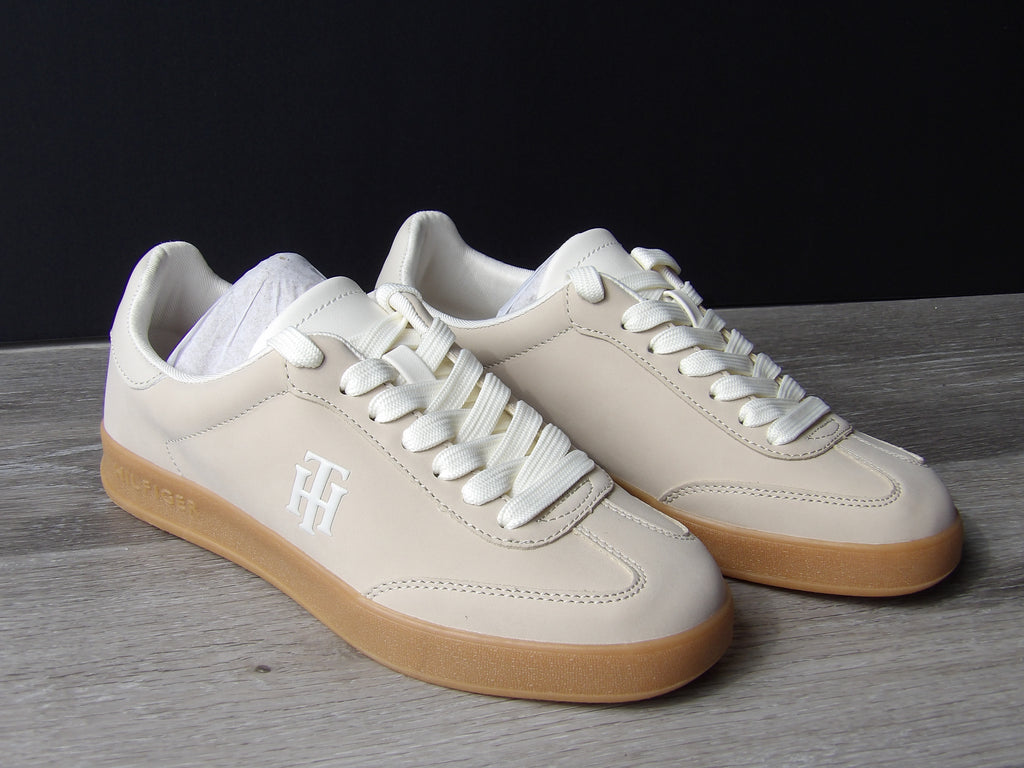 Tommy Hilfiger Women’s Sarhli Lace-Up Fashion Sneakers size 6