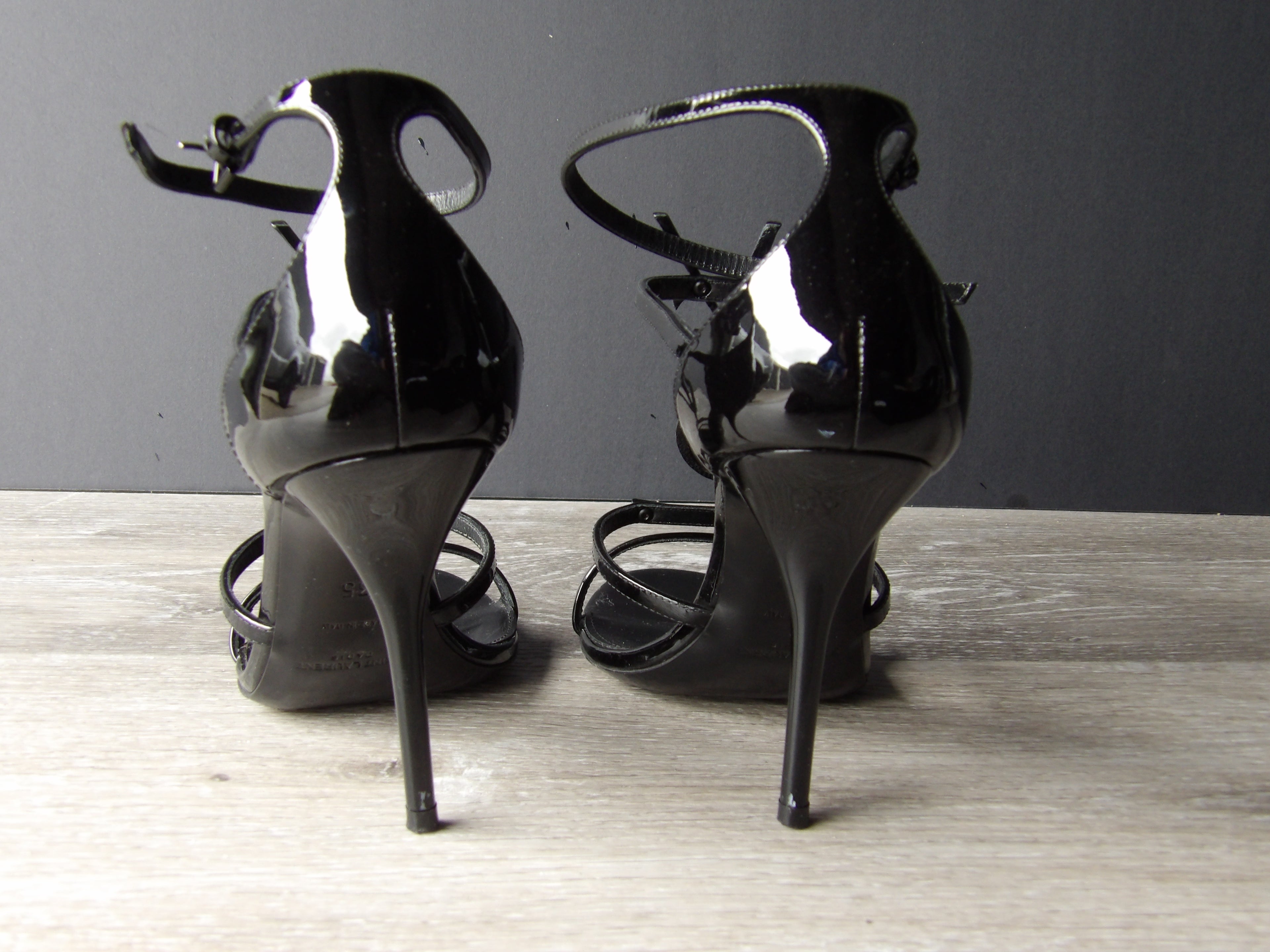 Saint Laurent Cassandra sandals size 35