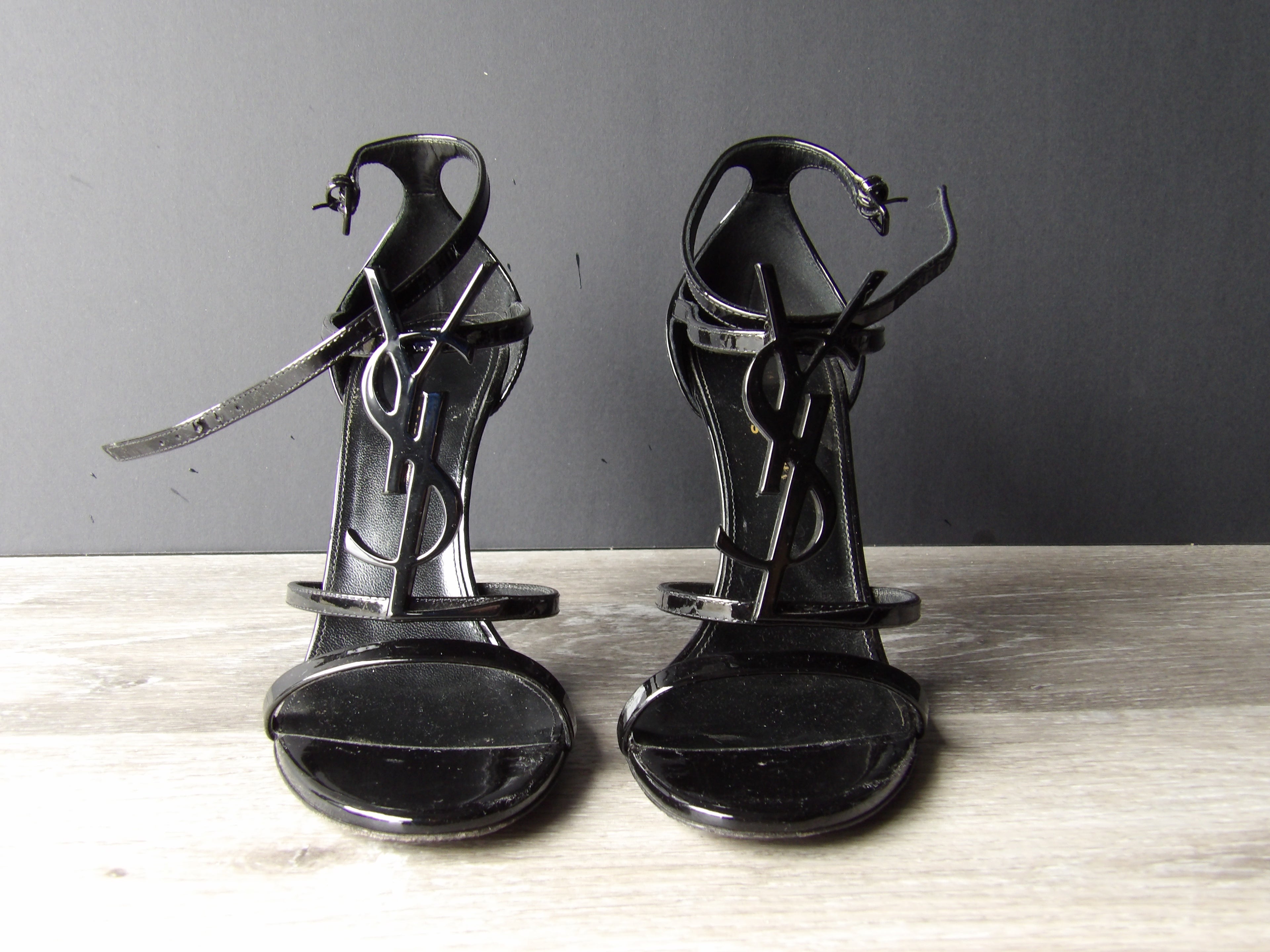 Saint Laurent Cassandra sandals size 35