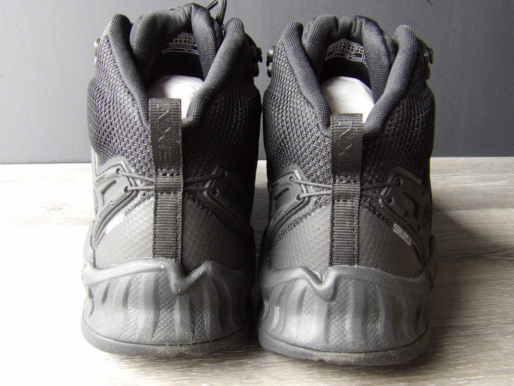 KEEN NXIS EVO Mid Waterproof hiking boots size 9