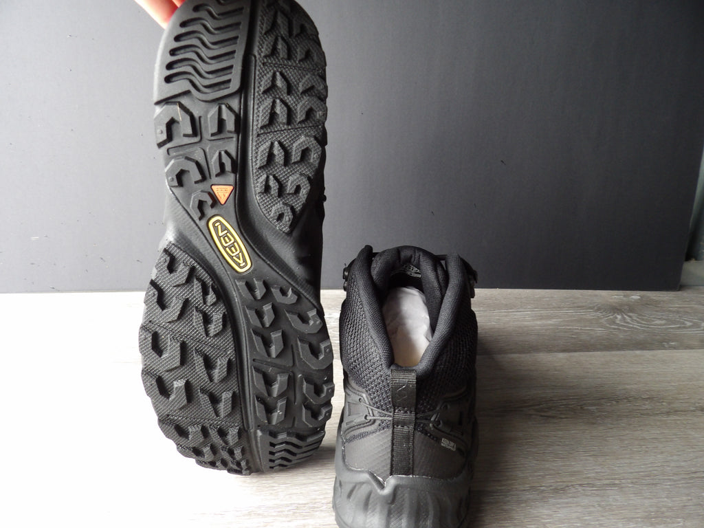 KEEN NXIS EVO Mid Waterproof hiking boots size 9