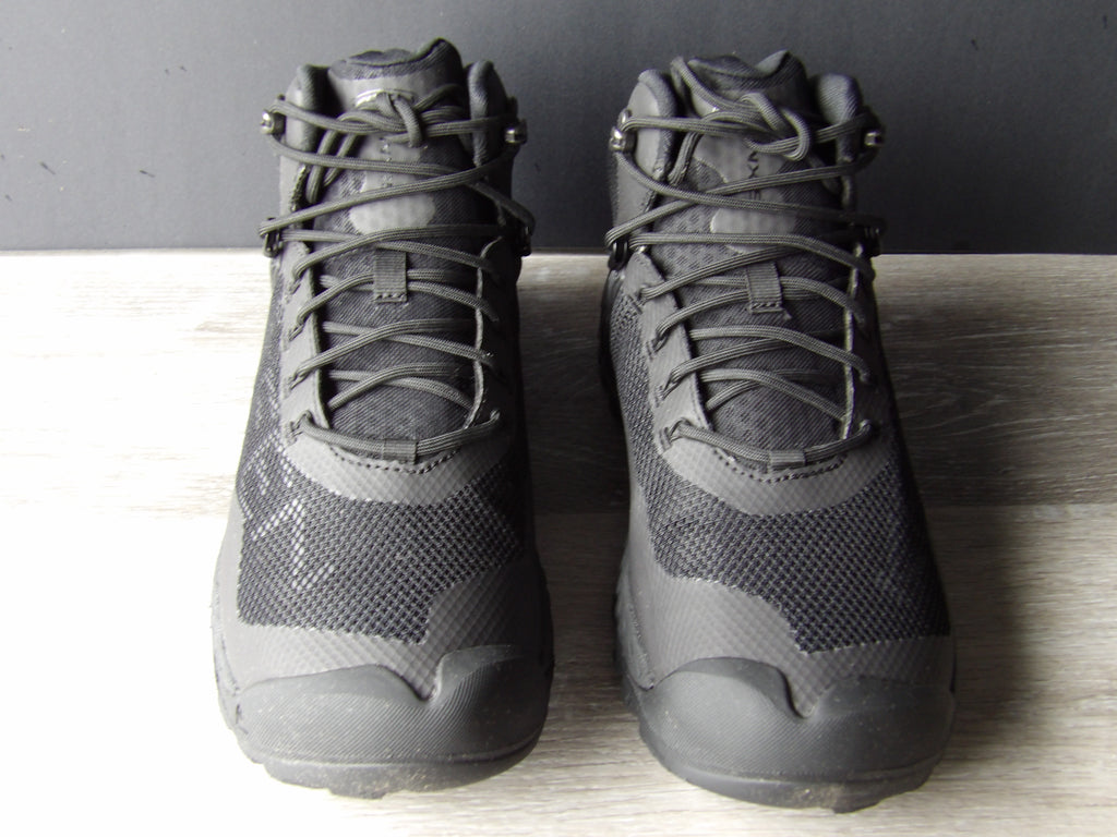 KEEN NXIS EVO Mid Waterproof hiking boots size 9