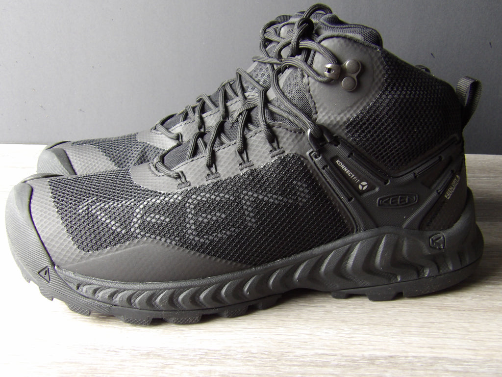 KEEN NXIS EVO Mid Waterproof hiking boots size 9