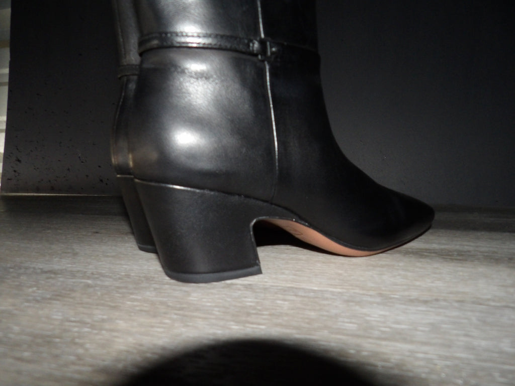 Franco Sarto black leather ankle boots size 6.5