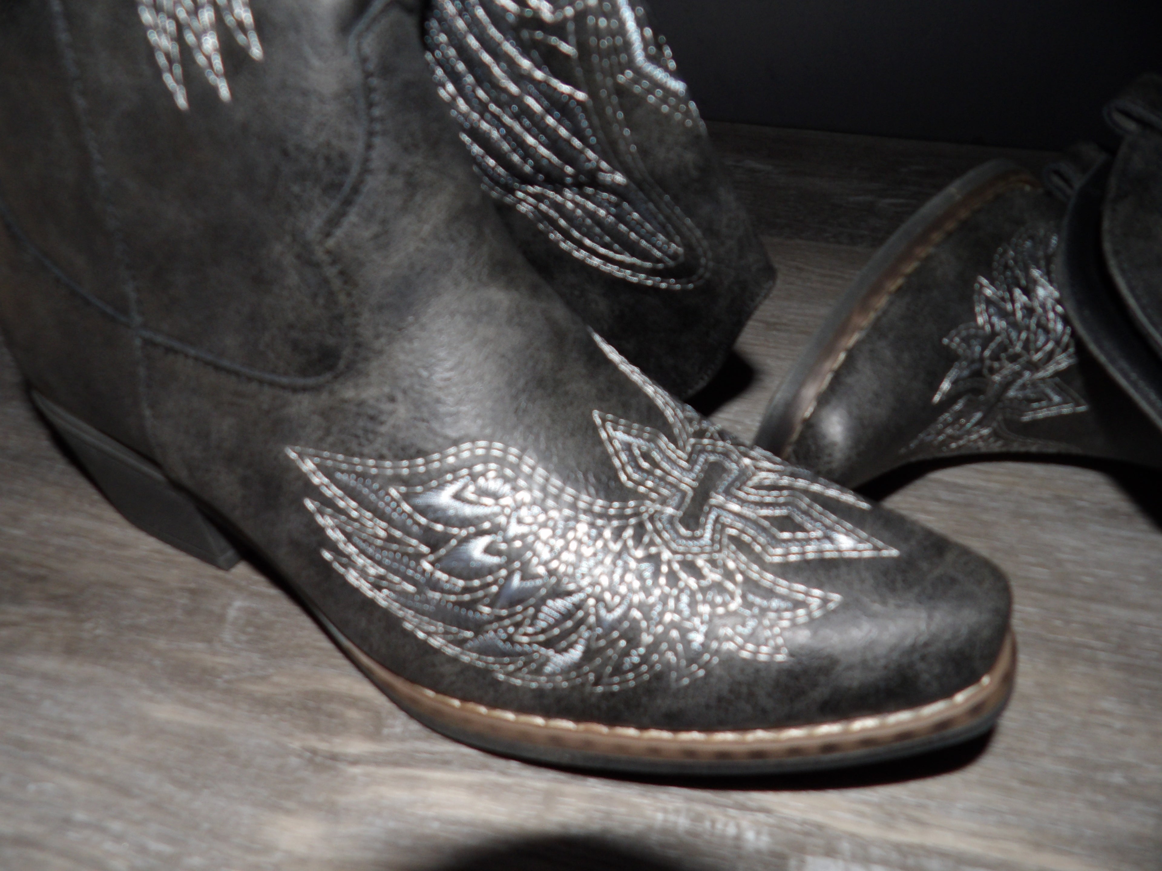 Fomoti women’s western cowboy boots Size 7
