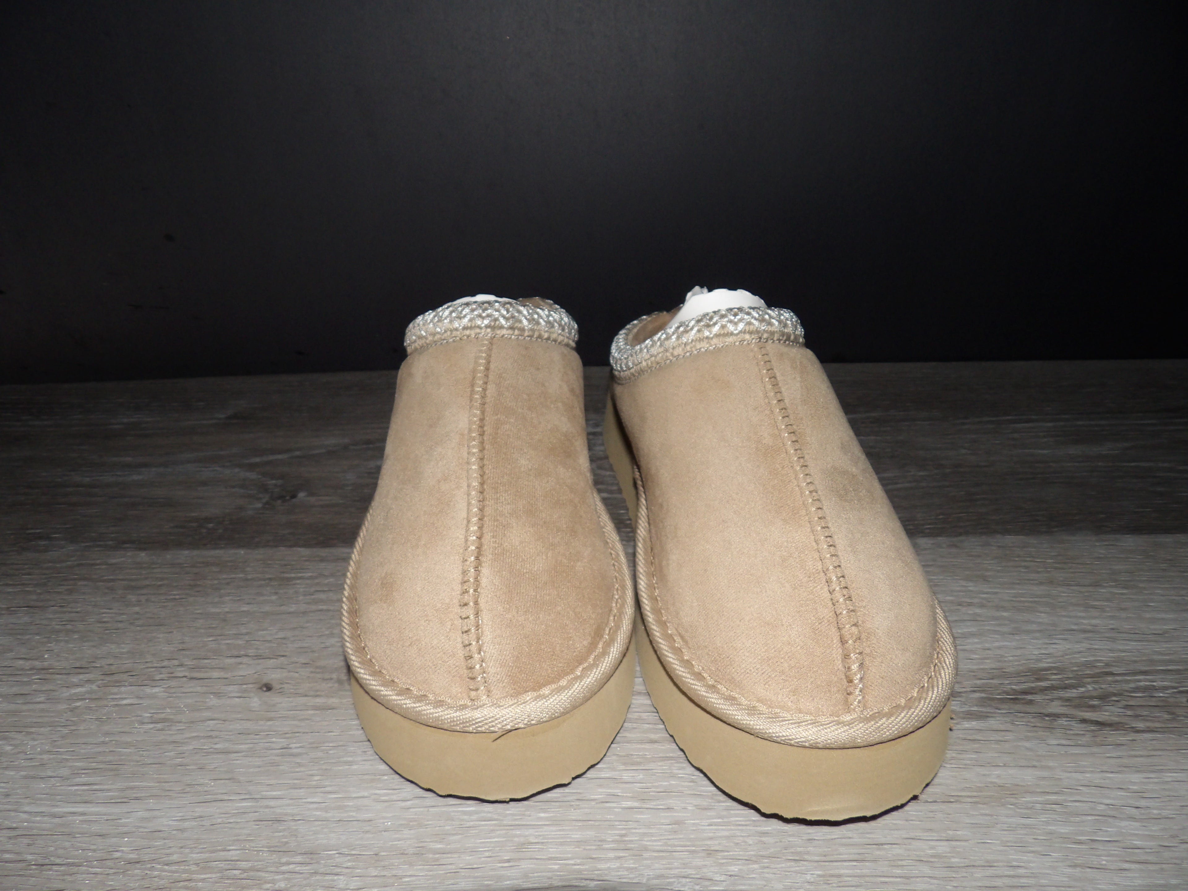Pinky Lily branded beige platform slippers Size 7