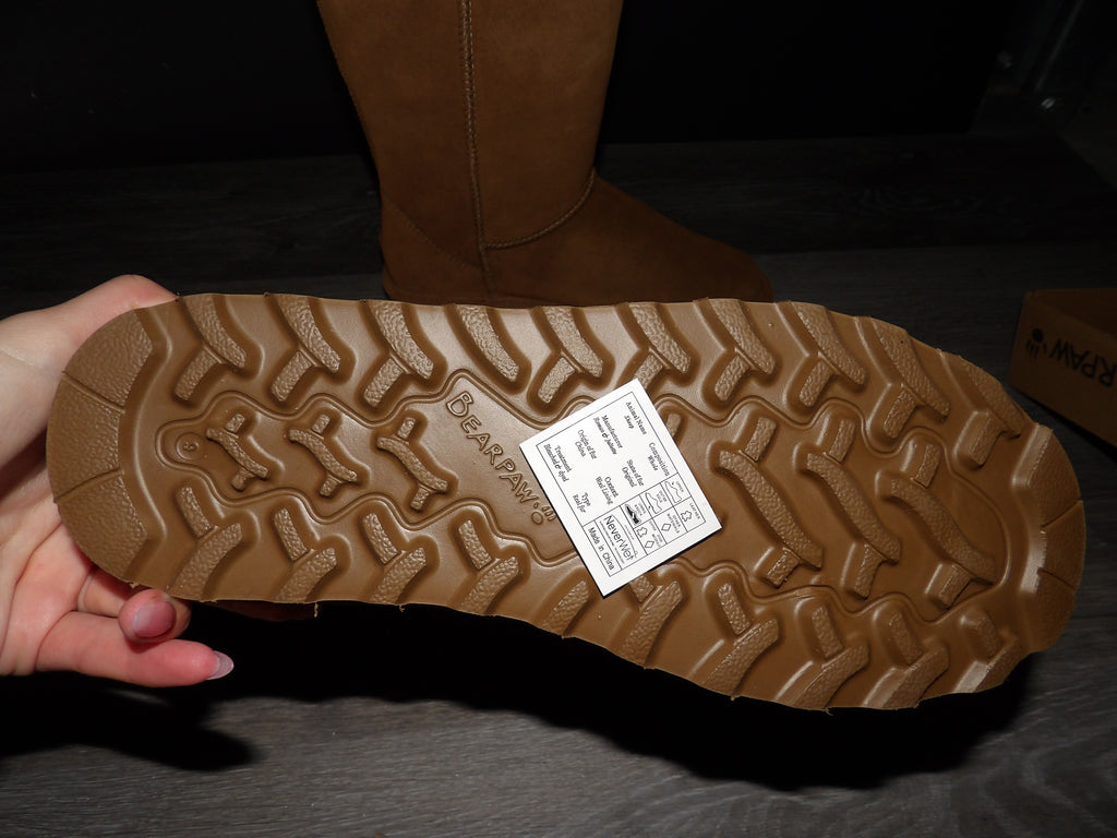 Bearpaw Women’s Elle Short Boots Size 9