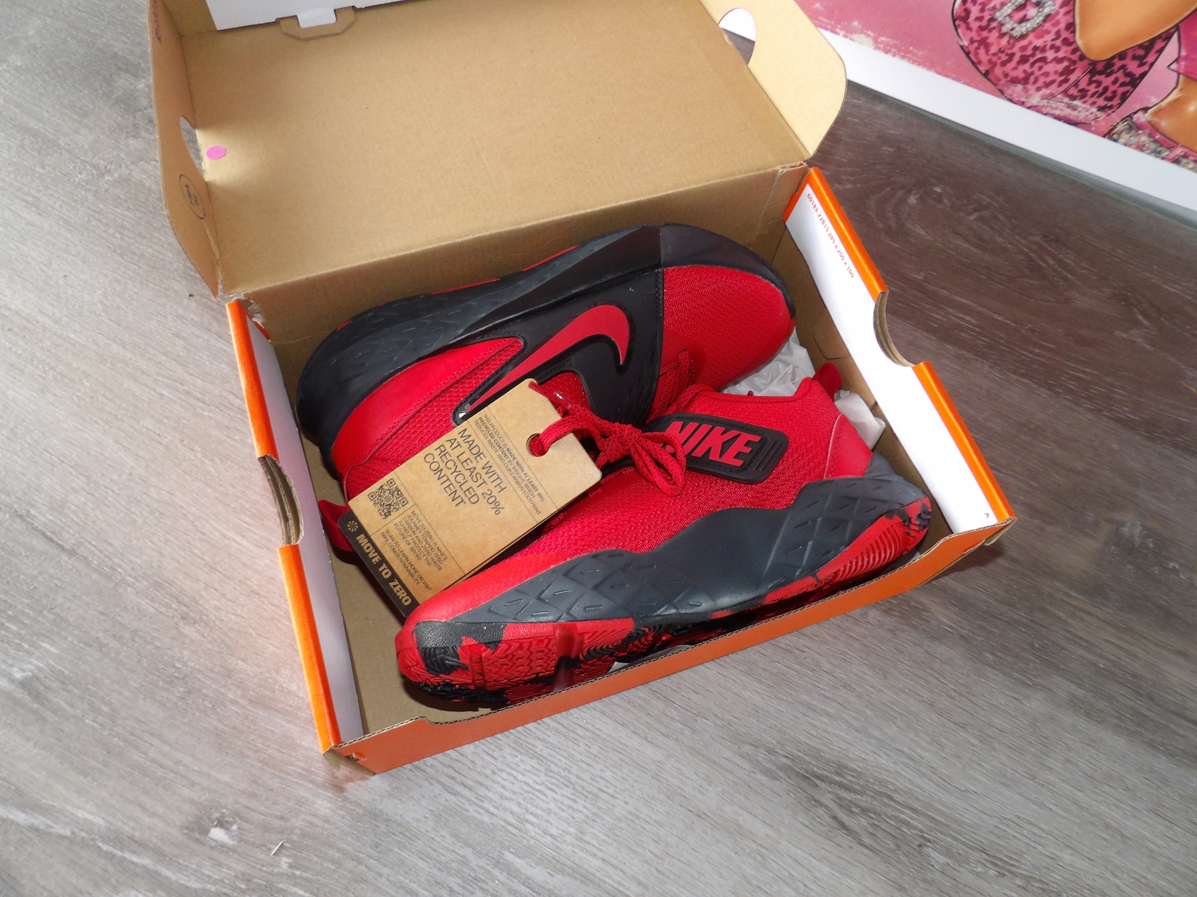 Nike - Team Hustle D 12 Basketball Shoes (Size US 4Y)