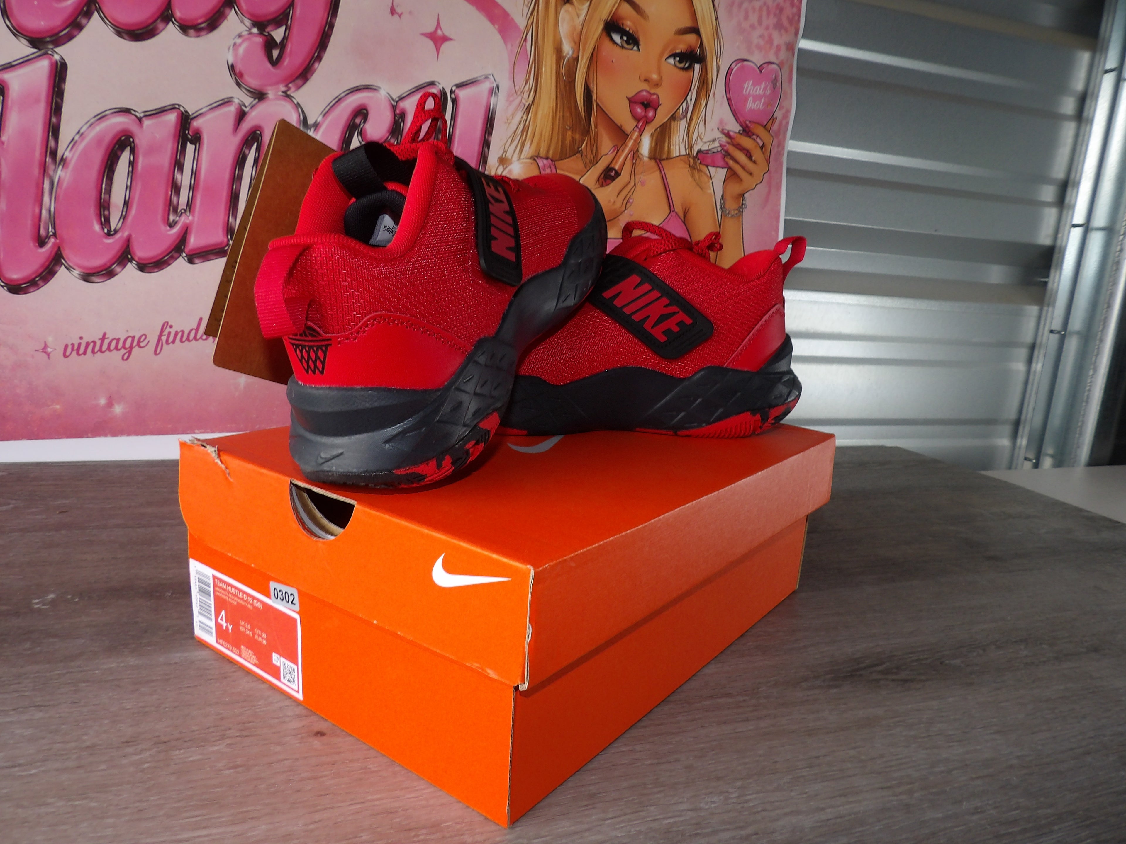 Nike - Team Hustle D 12 Basketball Shoes (Size US 4Y)