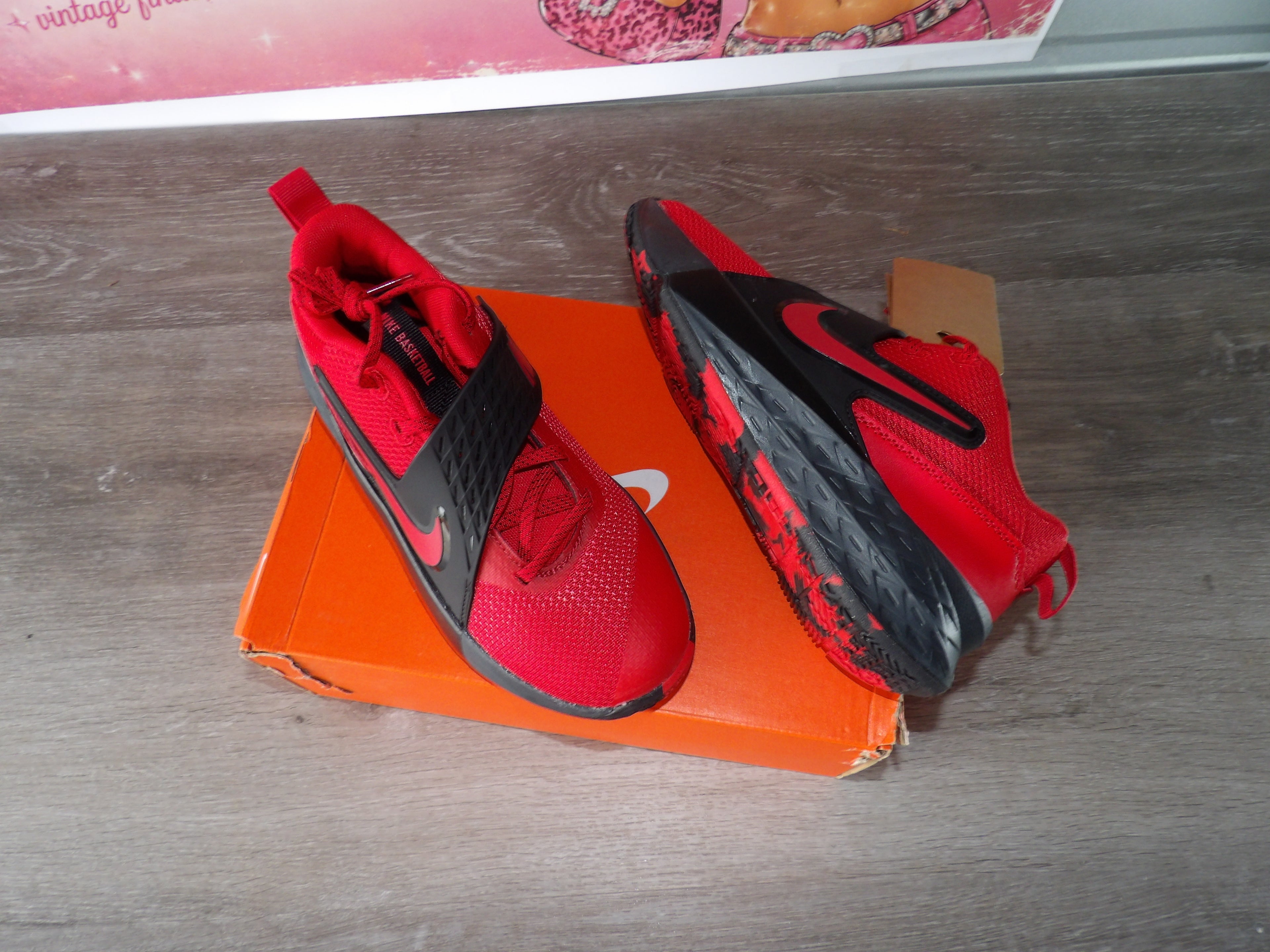 Nike - Team Hustle D 12 Basketball Shoes (Size US 4Y)